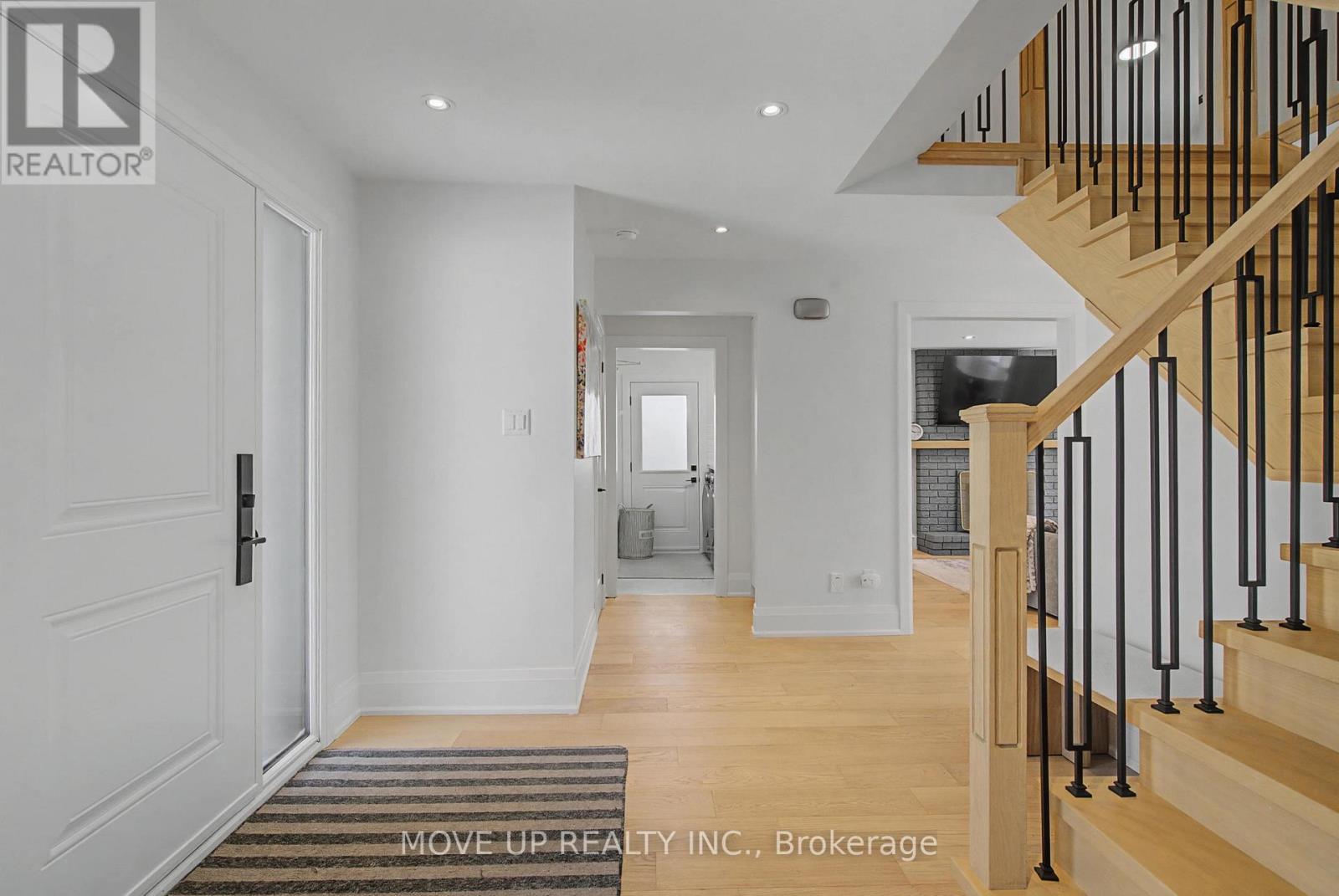 297 Burford Street, Newmarket, Ontario  L3Y 6E7 - Photo 5 - N12774512