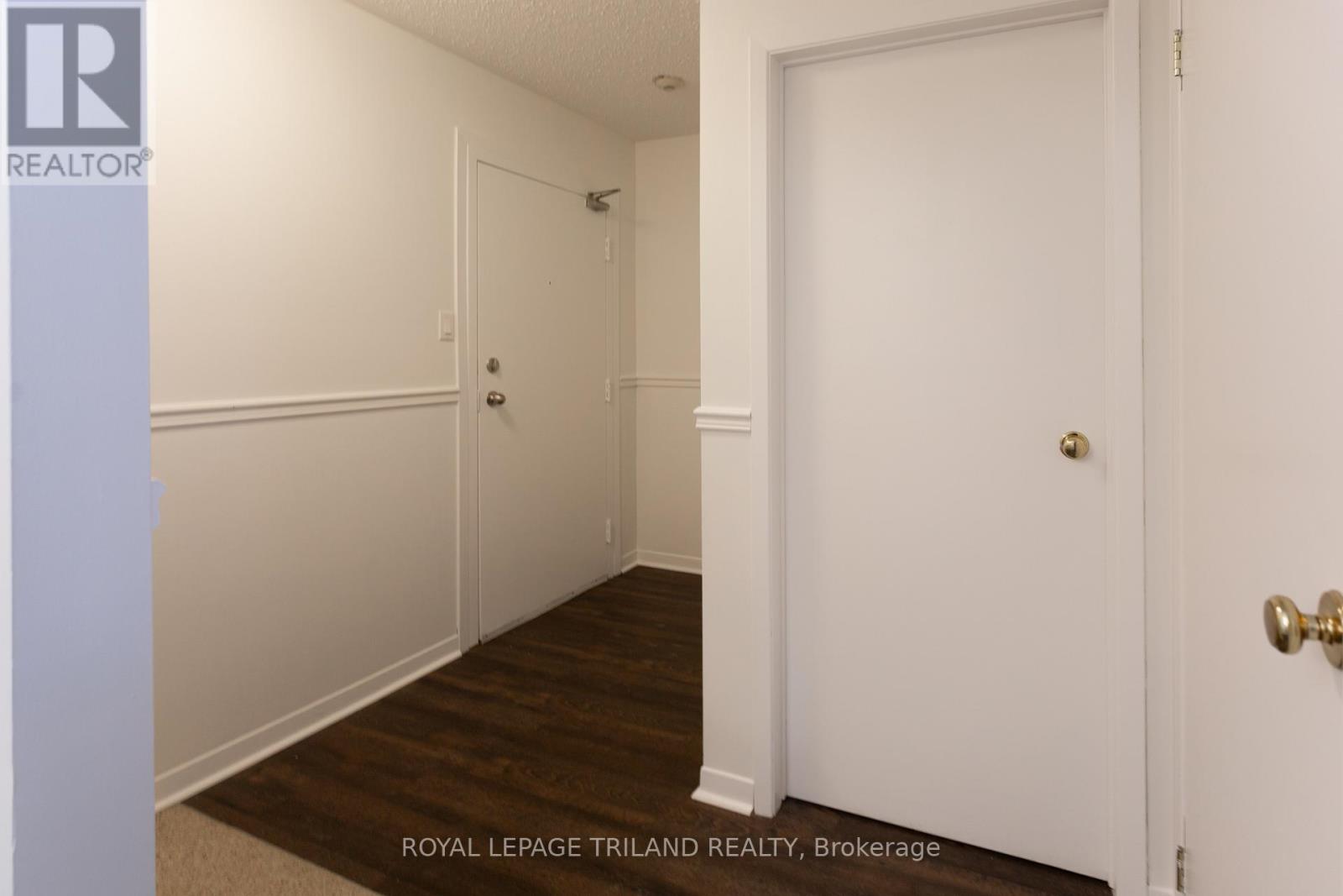 Photo 3 of 25 for 6 - 1096 Jalna Boulevard