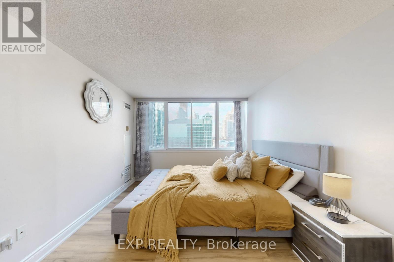 1001 - 350 Webb Drive, Mississauga, Ontario  L5B 3W4 - Photo 7 - W12774444