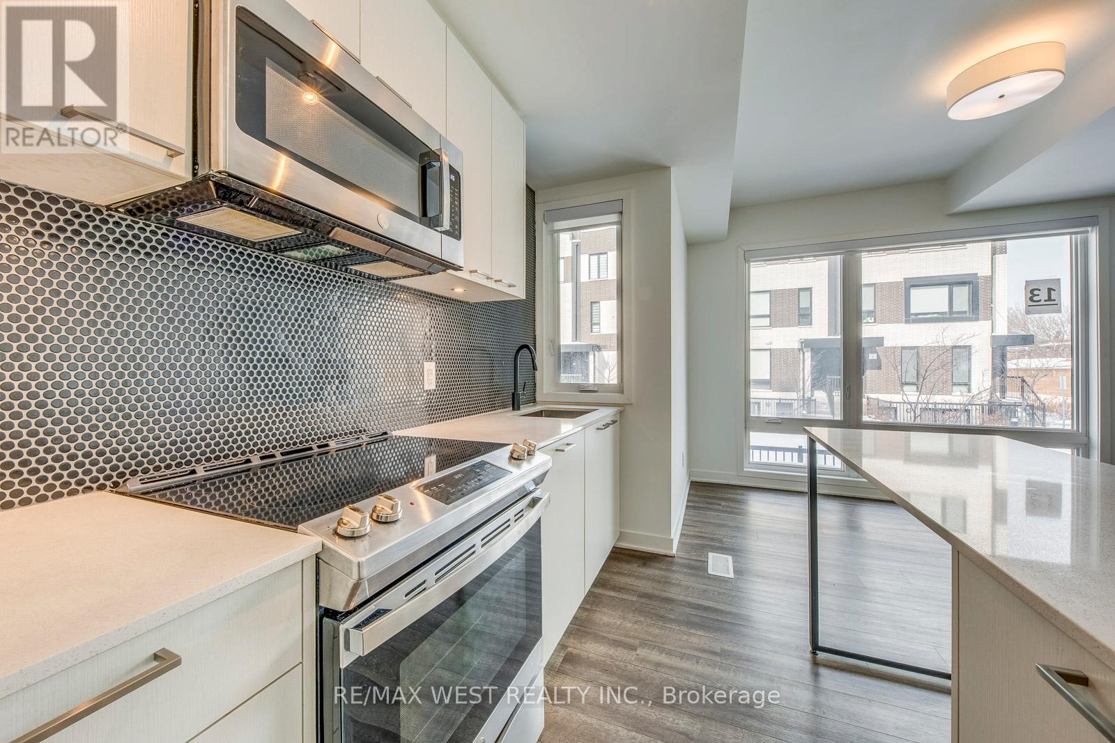 13 - 10 Ed Clark Gardens Boulevard, Toronto, Ontario  M6N 0B5 - Photo 11 - W12774456