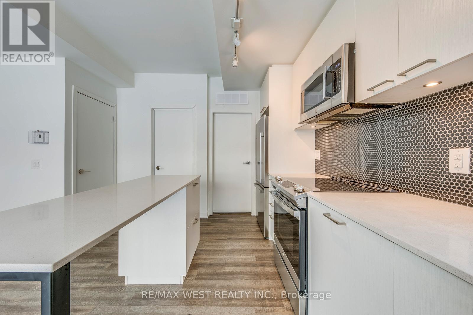 13 - 10 Ed Clark Gardens Boulevard, Toronto, Ontario  M6N 0B5 - Photo 12 - W12774456