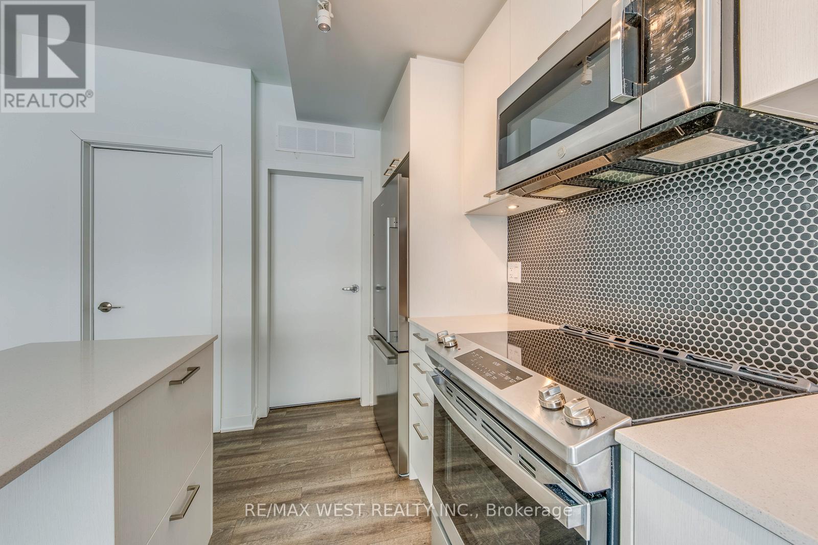 13 - 10 Ed Clark Gardens Boulevard, Toronto, Ontario  M6N 0B5 - Photo 13 - W12774456