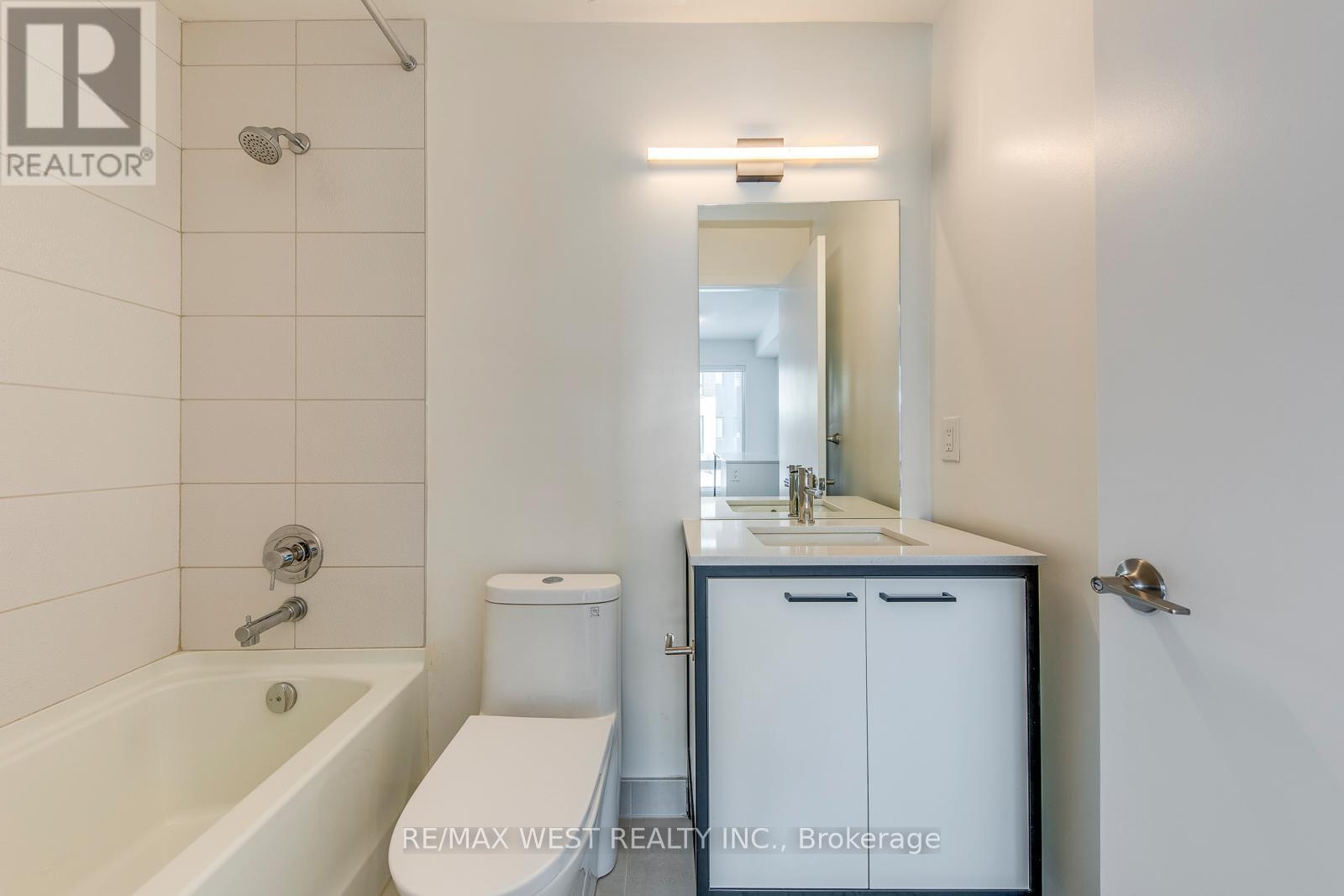 13 - 10 Ed Clark Gardens Boulevard, Toronto, Ontario  M6N 0B5 - Photo 14 - W12774456