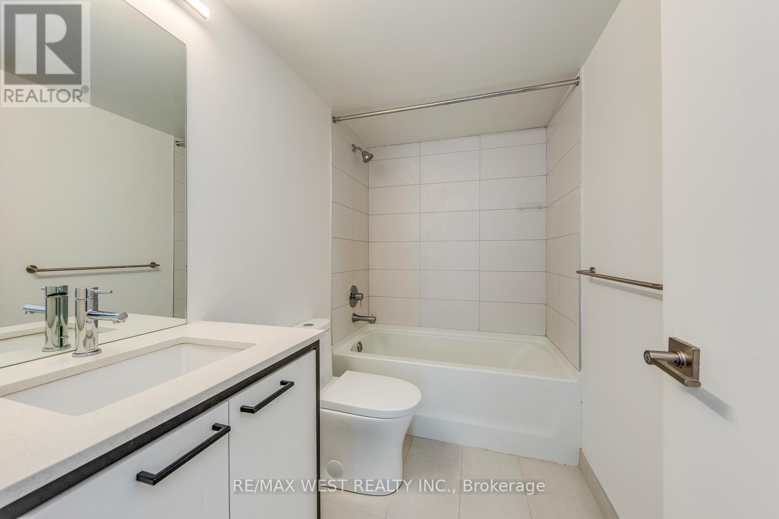 13 - 10 Ed Clark Gardens Boulevard, Toronto, Ontario  M6N 0B5 - Photo 19 - W12774456