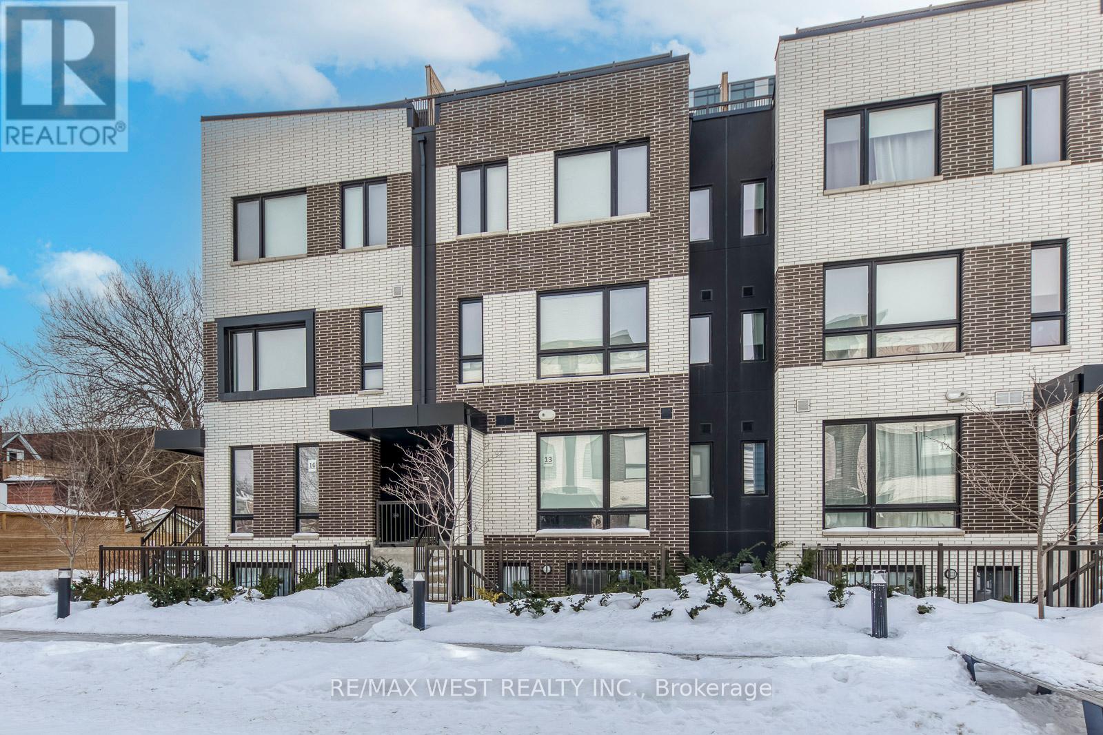 13 - 10 Ed Clark Gardens Boulevard, Toronto, Ontario  M6N 0B5 - Photo 2 - W12774456