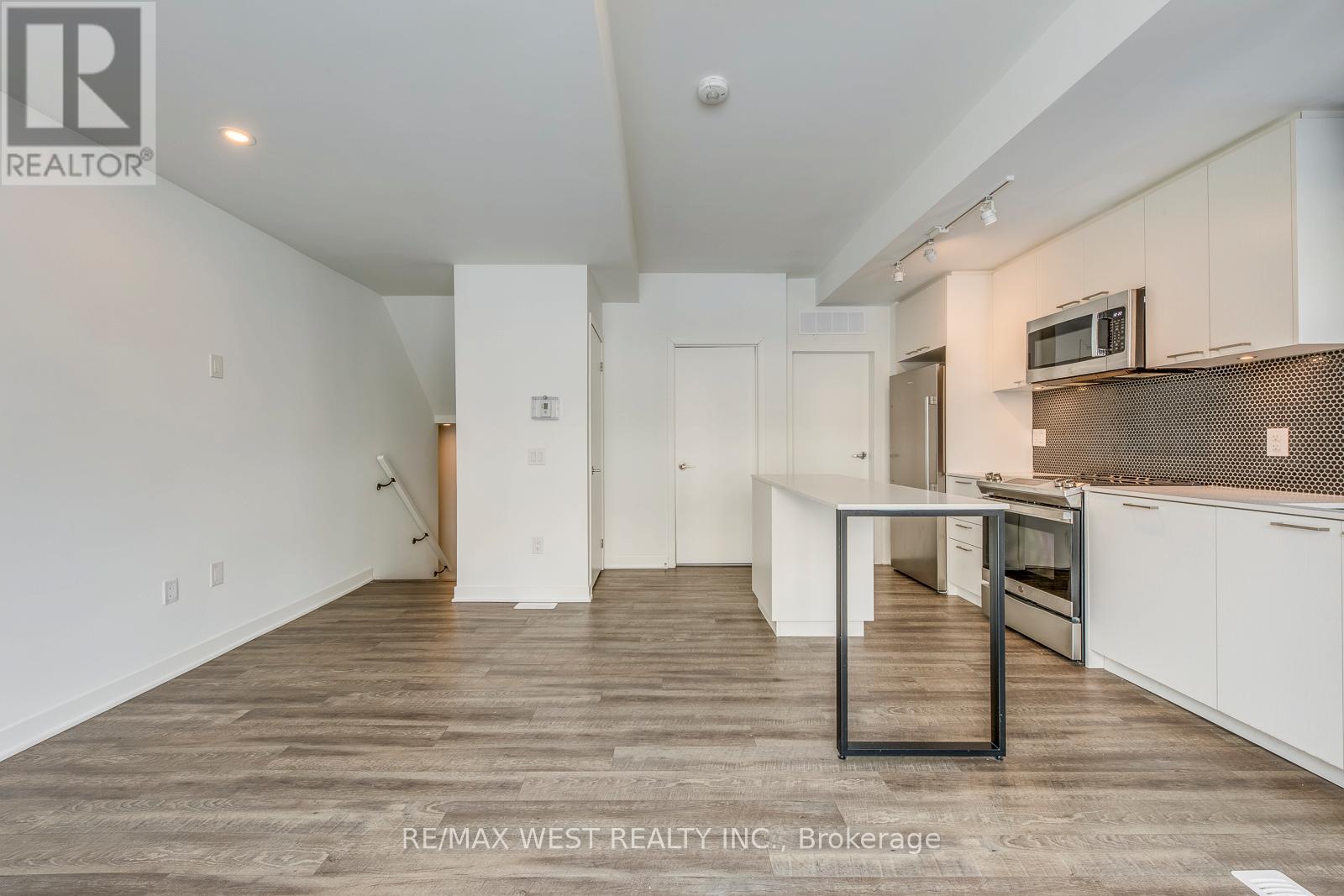 13 - 10 Ed Clark Gardens Boulevard, Toronto, Ontario  M6N 0B5 - Photo 7 - W12774456