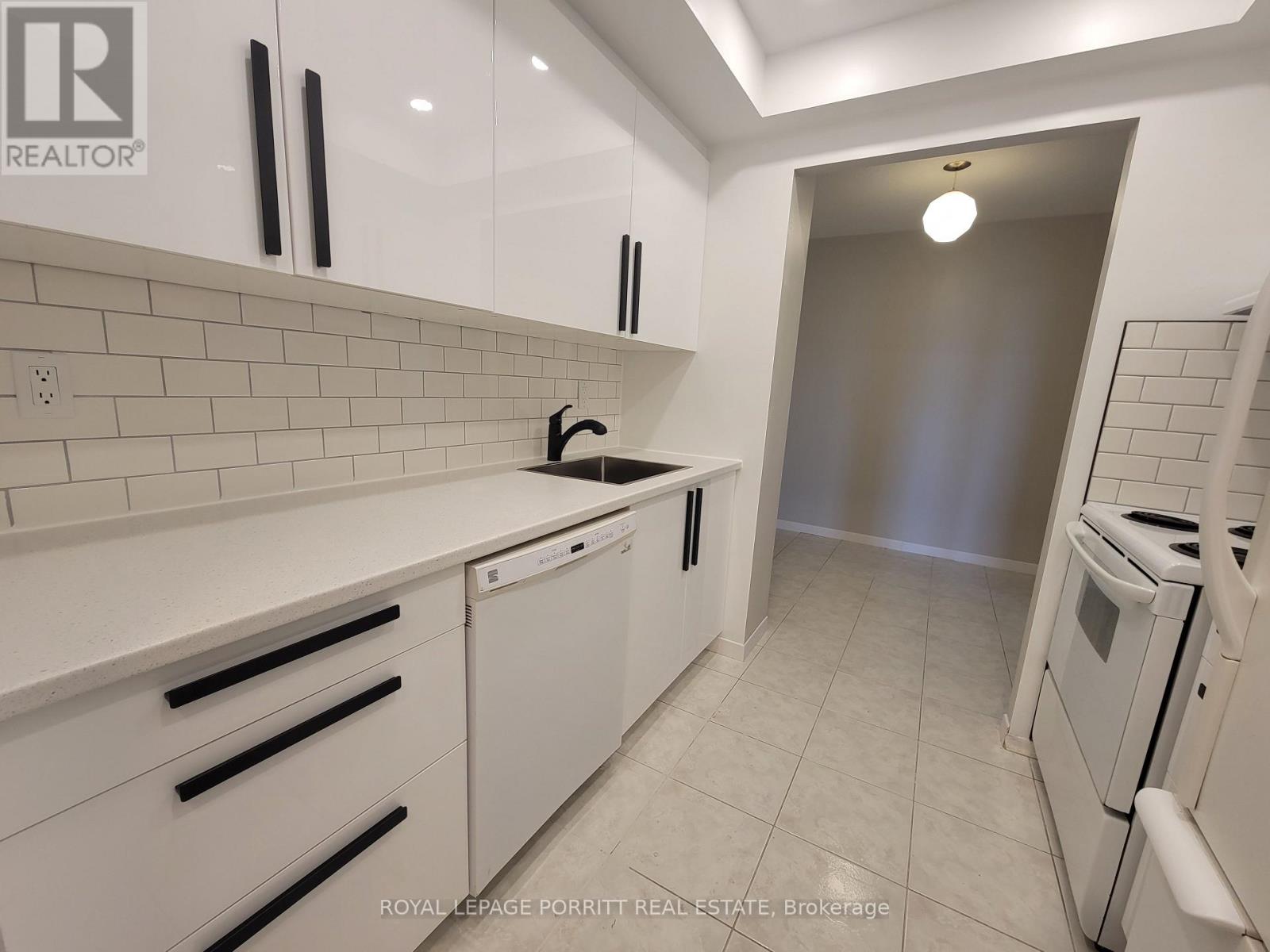 907 - 1535 Lakeshore Road E, Mississauga, Ontario  L5E 3E2 - Photo 5 - W12774458