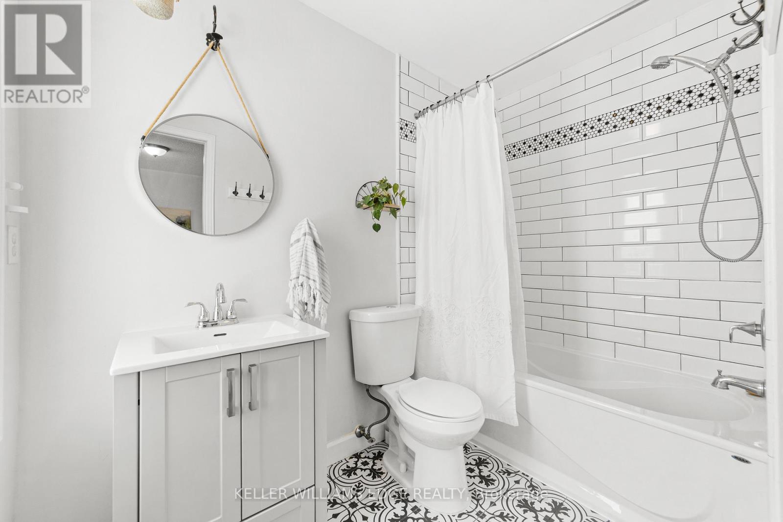 4401 Vallence Drive, Burlington, Ontario  L7L 6J7 - Photo 20 - W12774460