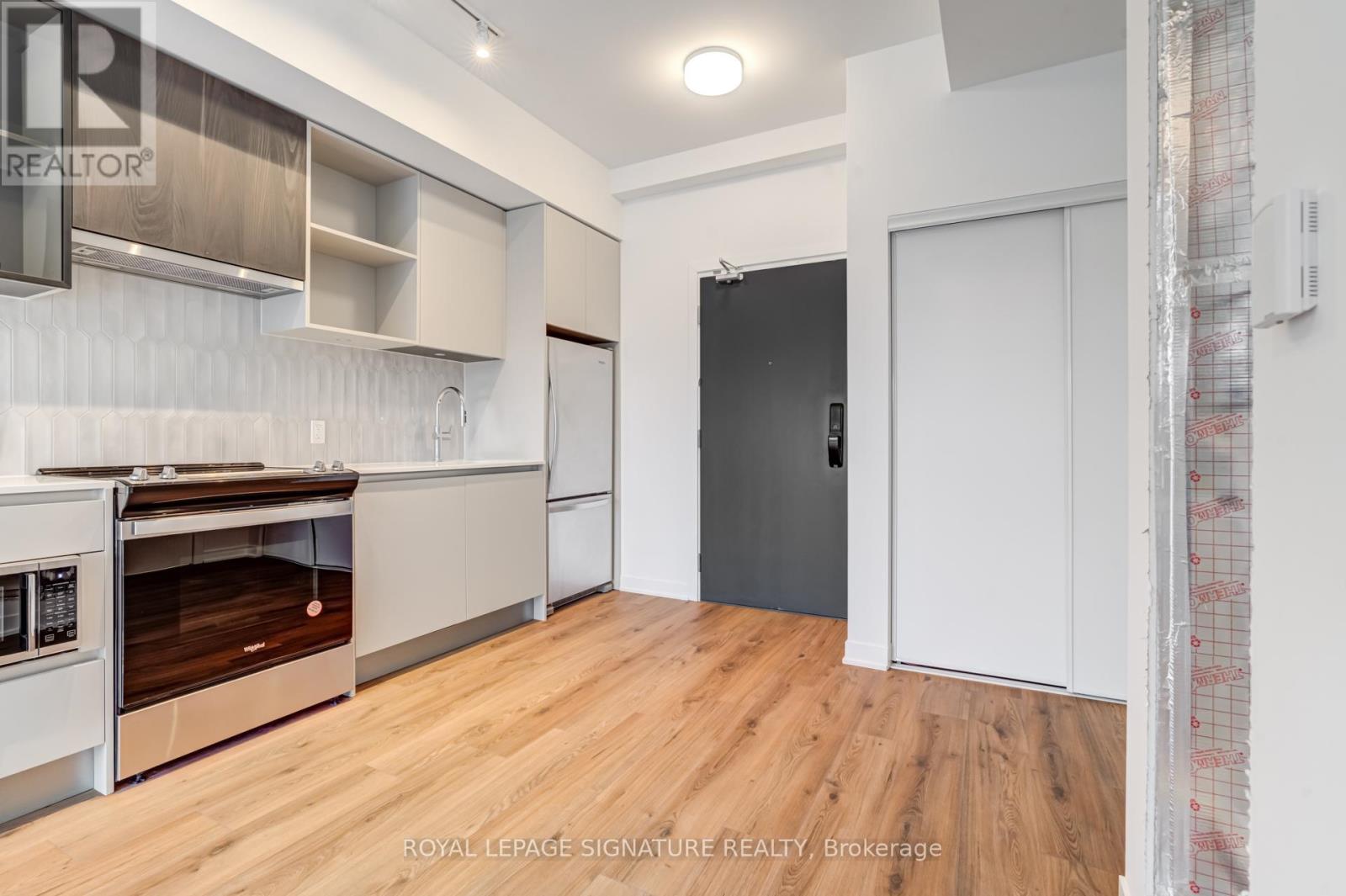 Ph20 - 395 Dundas Street W, Oakville, Ontario  L6M 5R8 - Photo 2 - W12774514