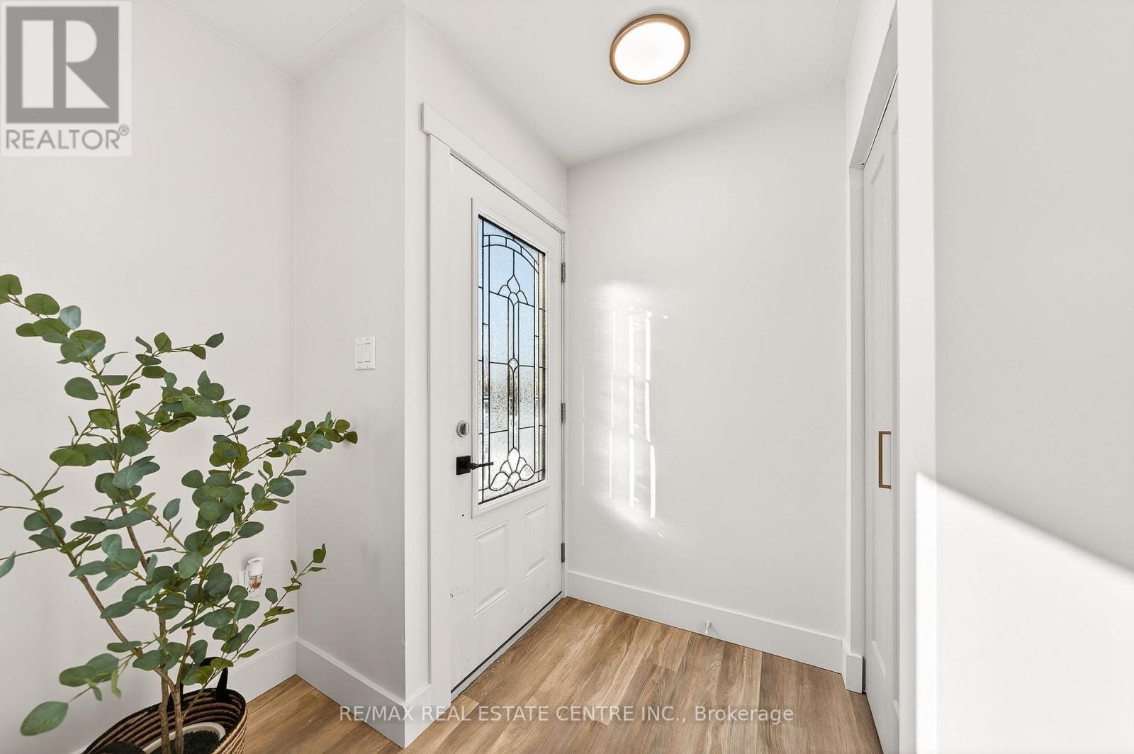 97 Moffat Drive, Cambridge, Ontario  N1R 6C1 - Photo 3 - X12774438