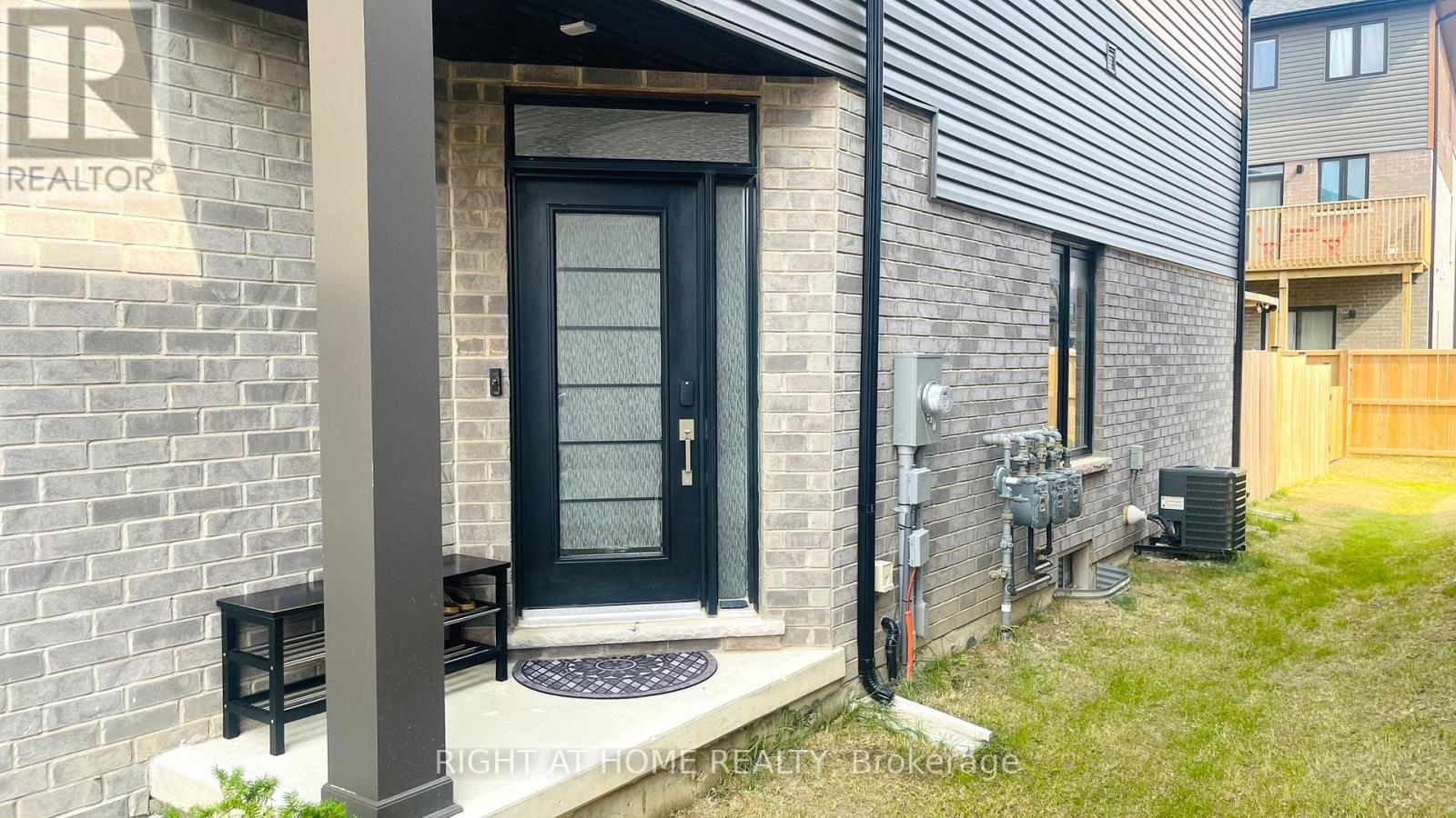 205 Longboat Run W, Brantford, Ontario  N3T 0T2 - Photo 5 - X12774482