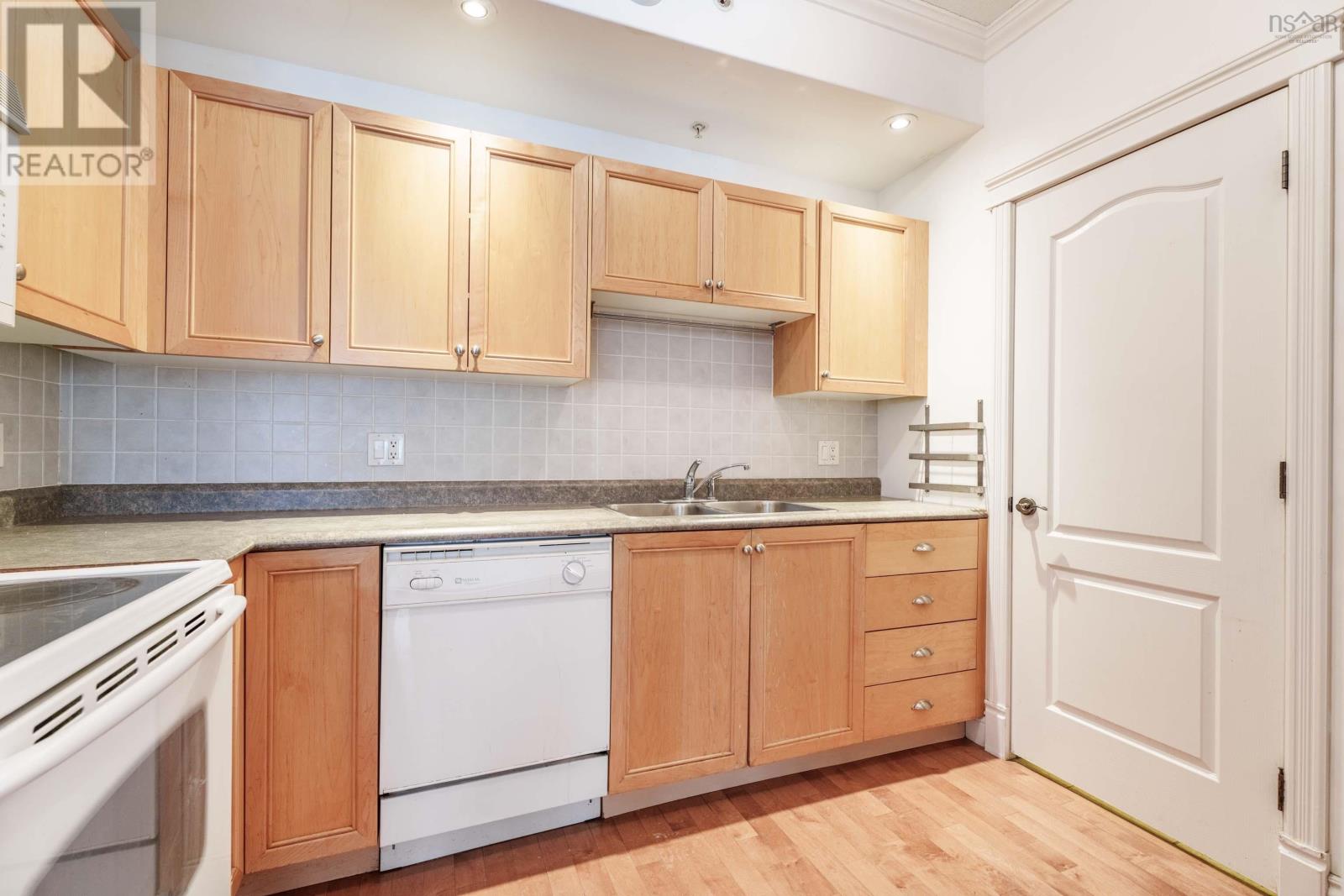 107 5523 Inglis Street, Halifax, Nova Scotia  B3H 1J9 - Photo 4 - 202602483