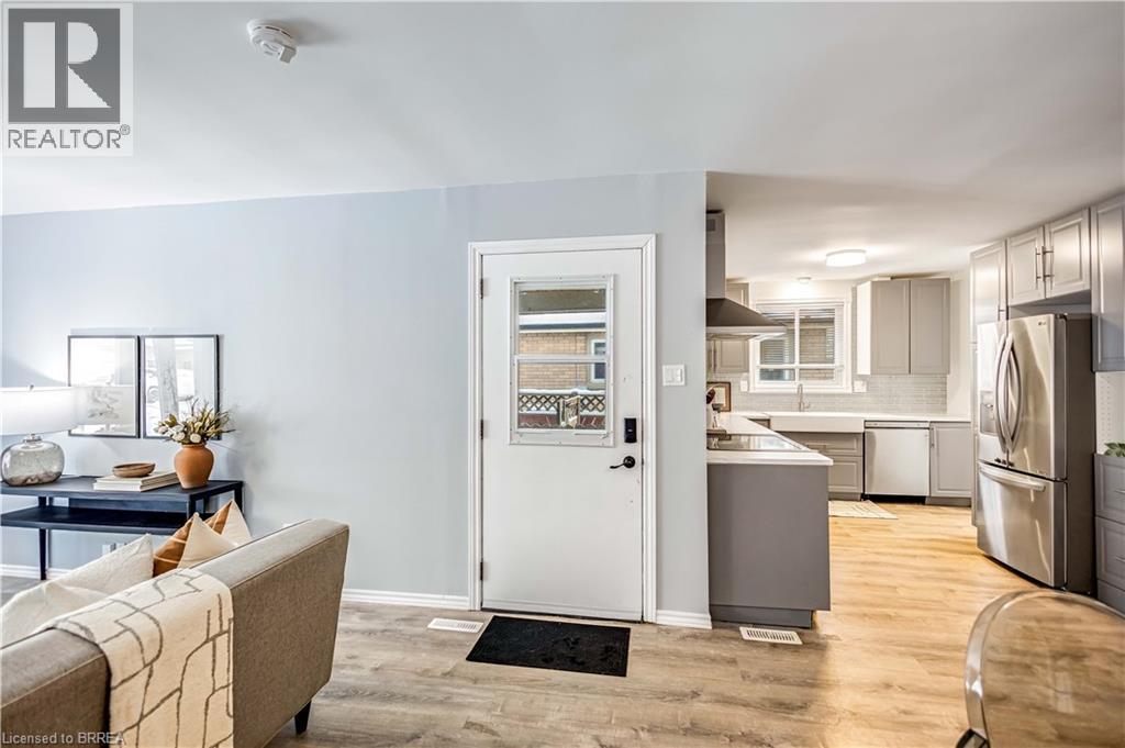 15 Autumn Road, Brantford, Ontario  N3R 7B1 - Photo 3 - 40795313