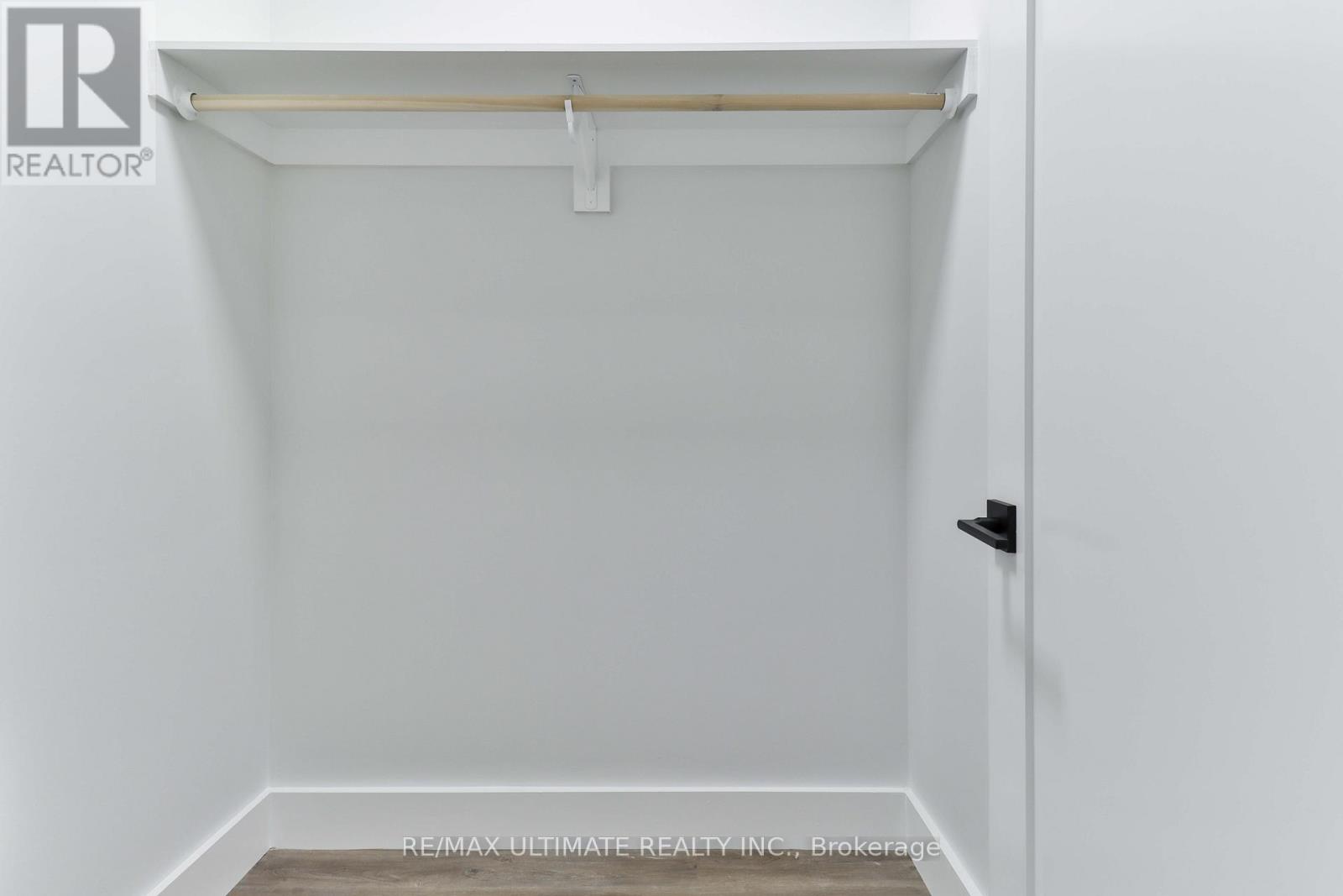 Main - 6 Chudleigh Road, Toronto, Ontario  M6E 1Y8 - Photo 19 - W12770968