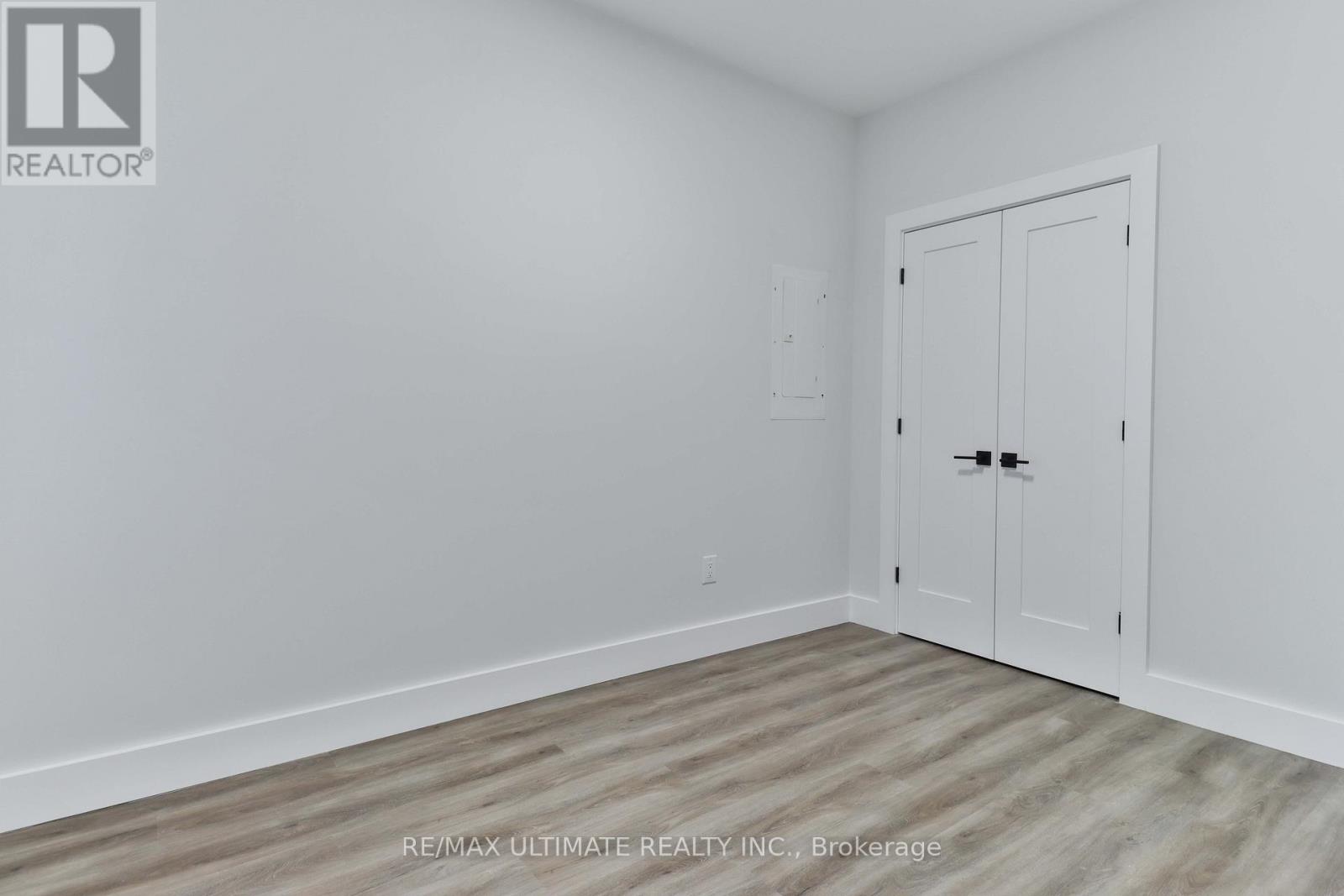 Main - 6 Chudleigh Road, Toronto, Ontario  M6E 1Y8 - Photo 15 - W12770968