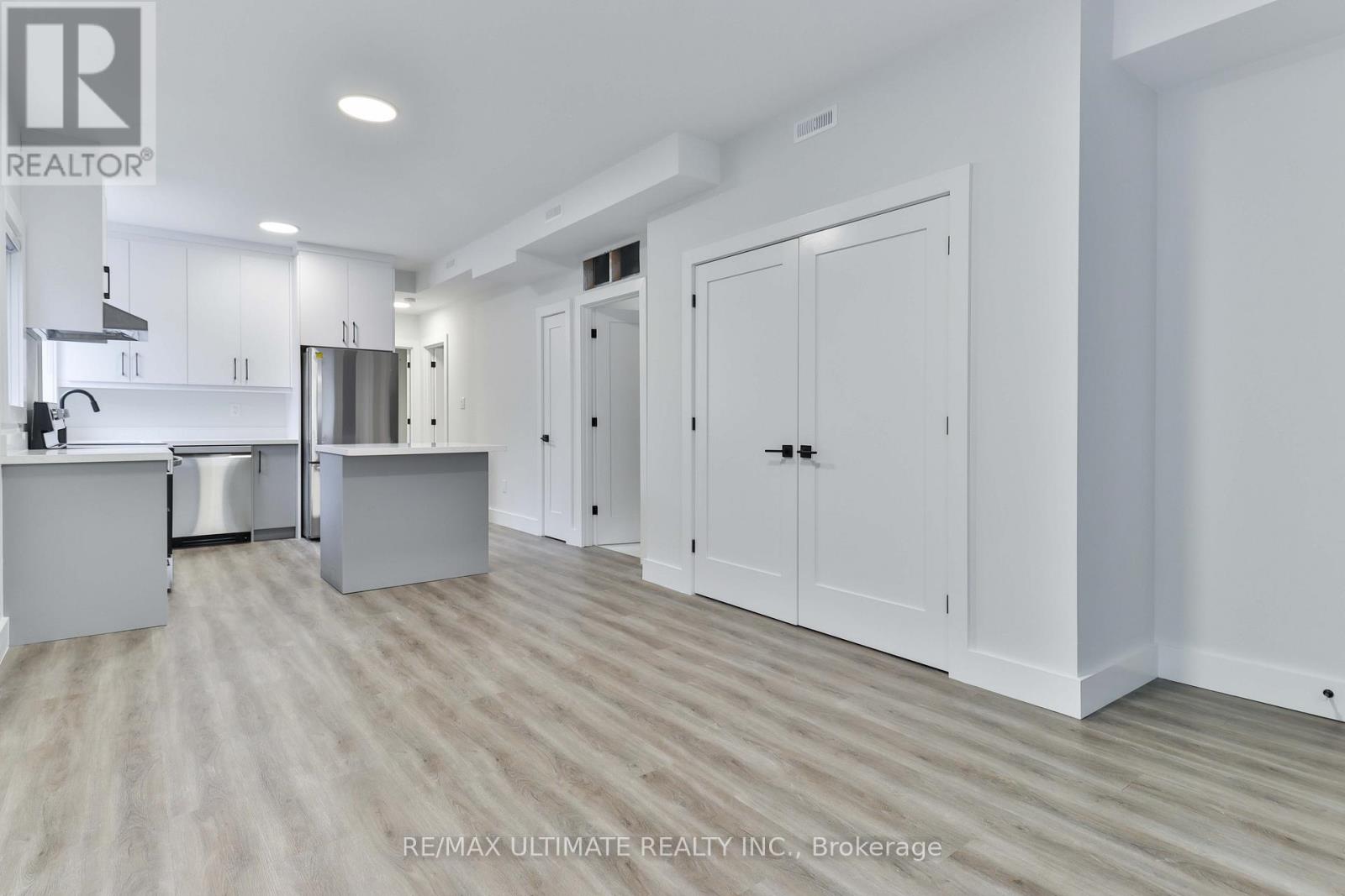 Main - 6 Chudleigh Road, Toronto, Ontario  M6E 1Y8 - Photo 4 - W12770968