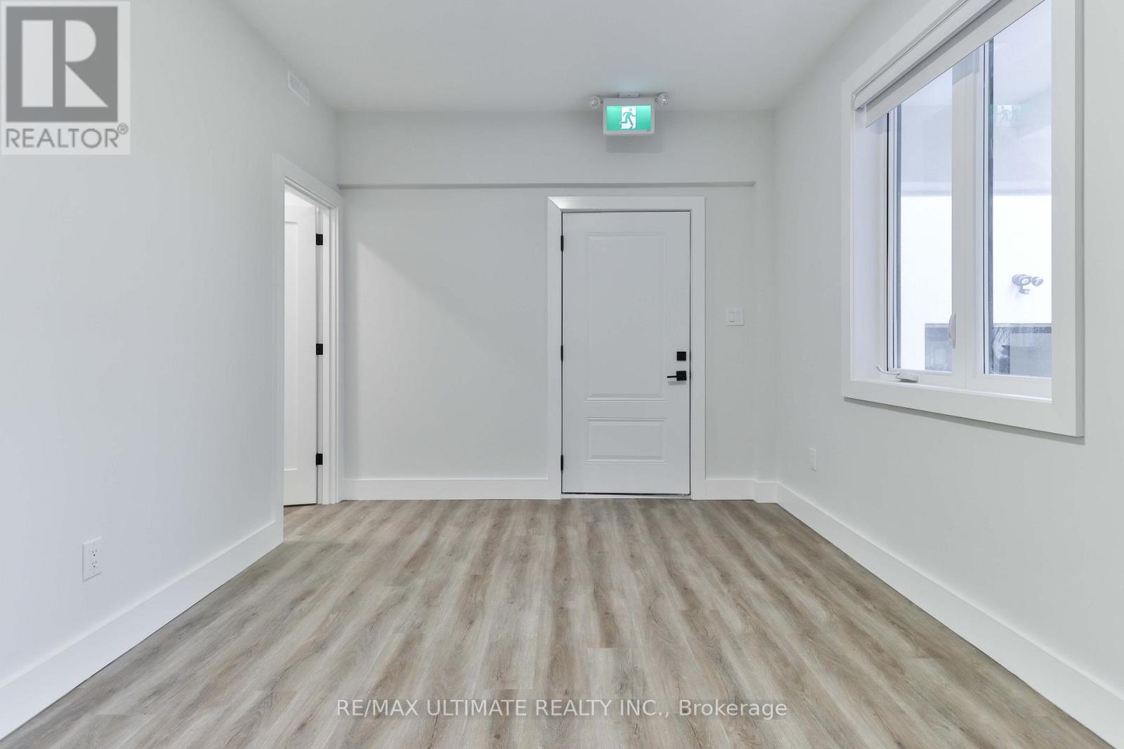 Main - 6 Chudleigh Road, Toronto, Ontario  M6E 1Y8 - Photo 18 - W12770968