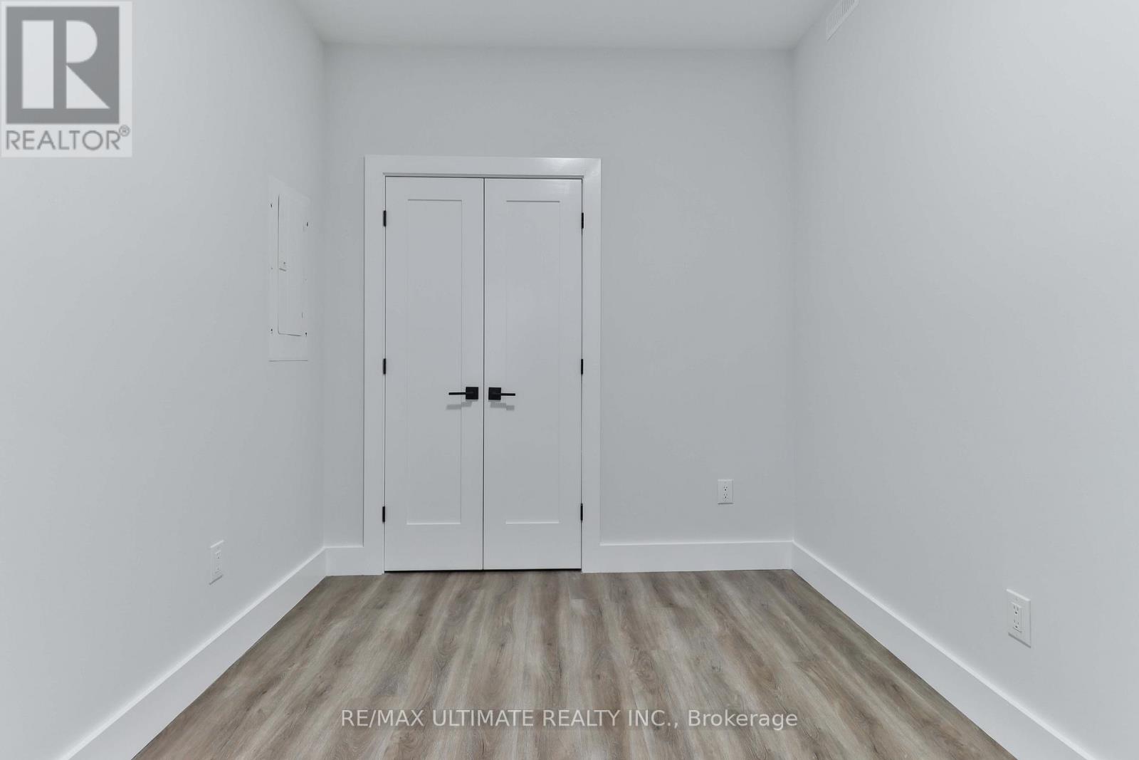 Main - 6 Chudleigh Road, Toronto, Ontario  M6E 1Y8 - Photo 16 - W12770968