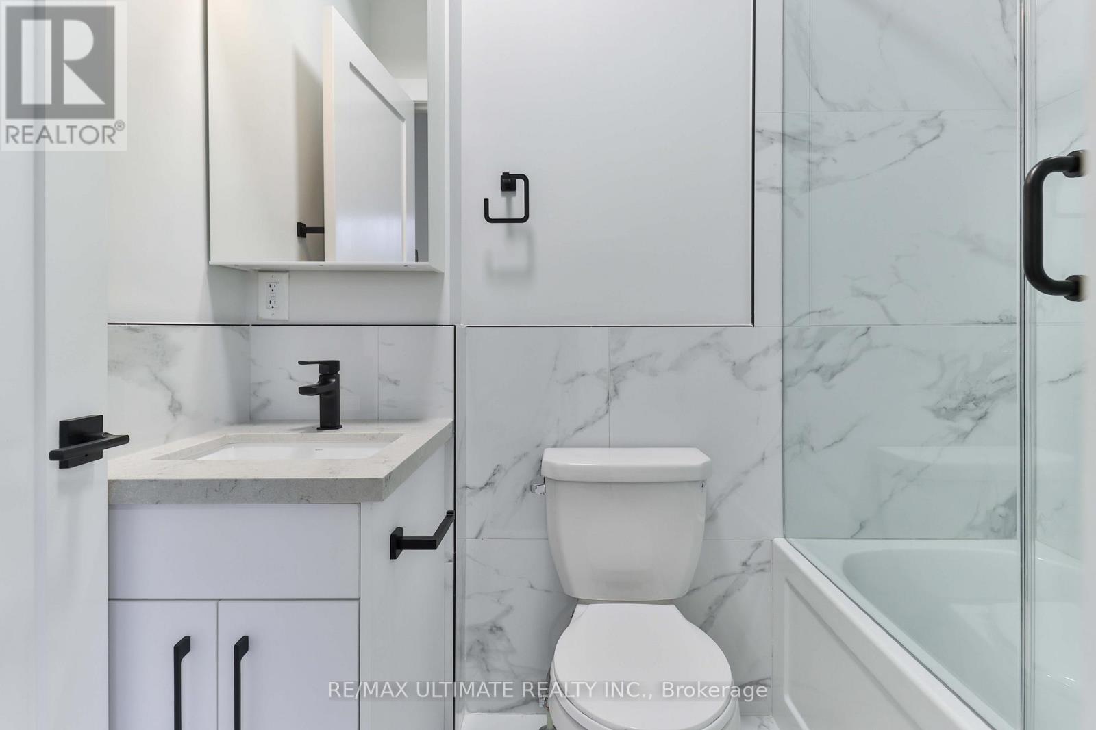 Main - 6 Chudleigh Road, Toronto, Ontario  M6E 1Y8 - Photo 21 - W12770968