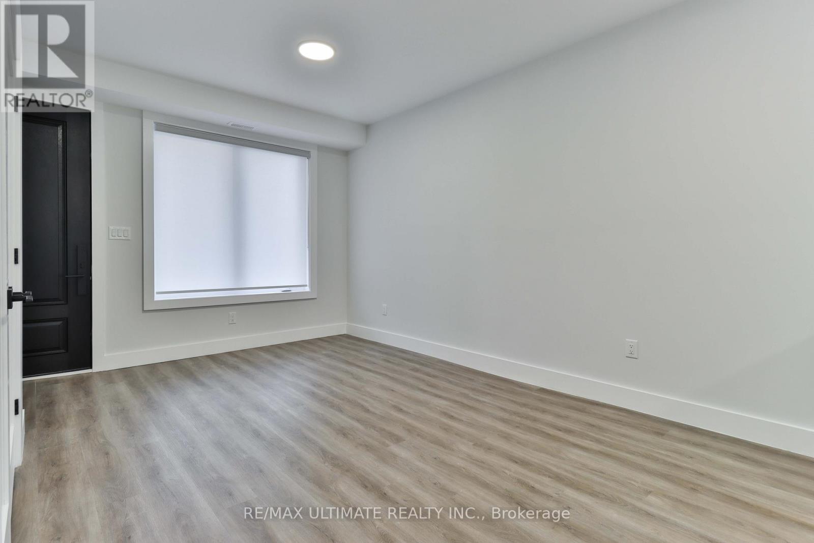 Main - 6 Chudleigh Road, Toronto, Ontario  M6E 1Y8 - Photo 9 - W12770968