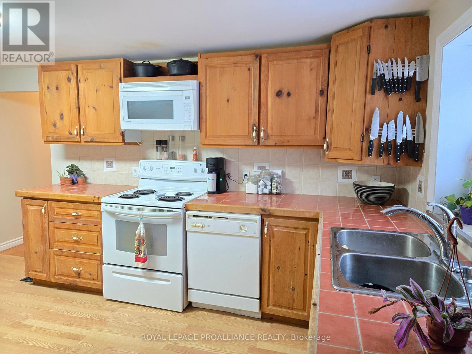 118 Hubbs Road, Prince Edward County (Ameliasburg Ward), Ontario  K0K 1A0 - Photo 3 - X12774598