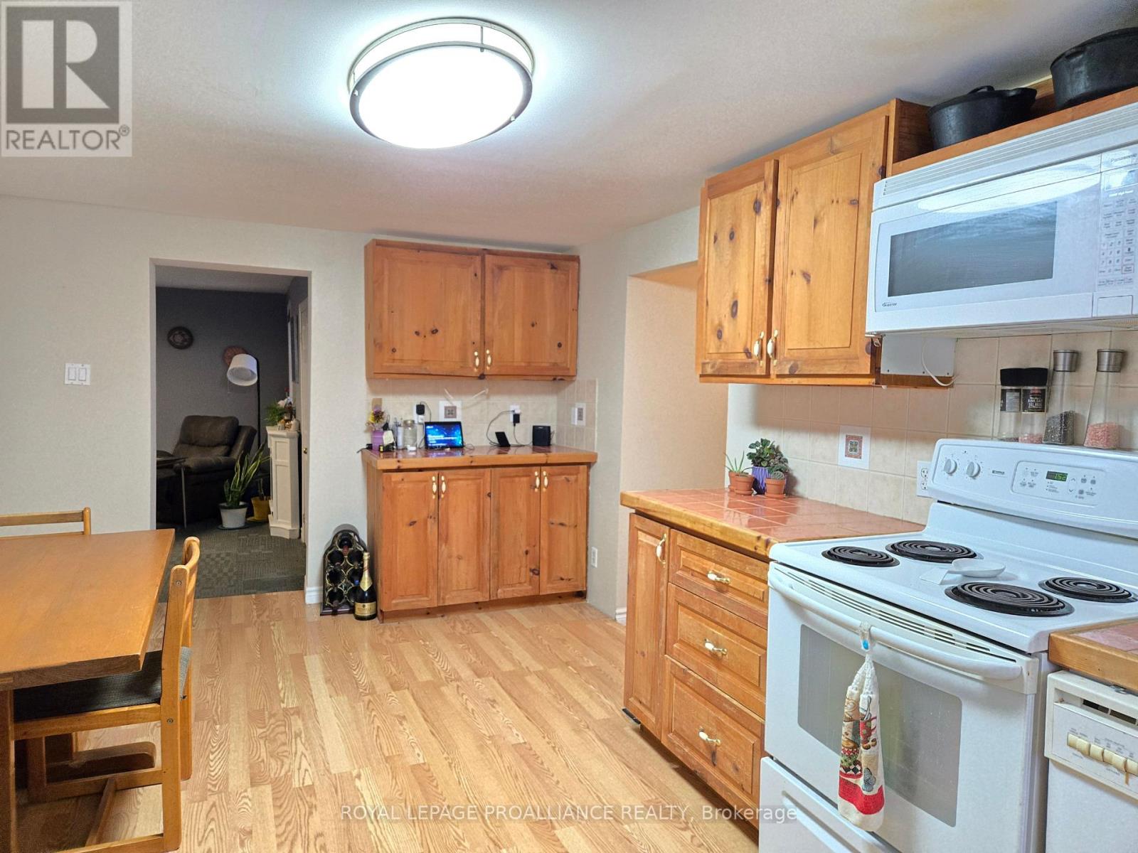 118 Hubbs Road, Prince Edward County (Ameliasburg Ward), Ontario  K0K 1A0 - Photo 4 - X12774598