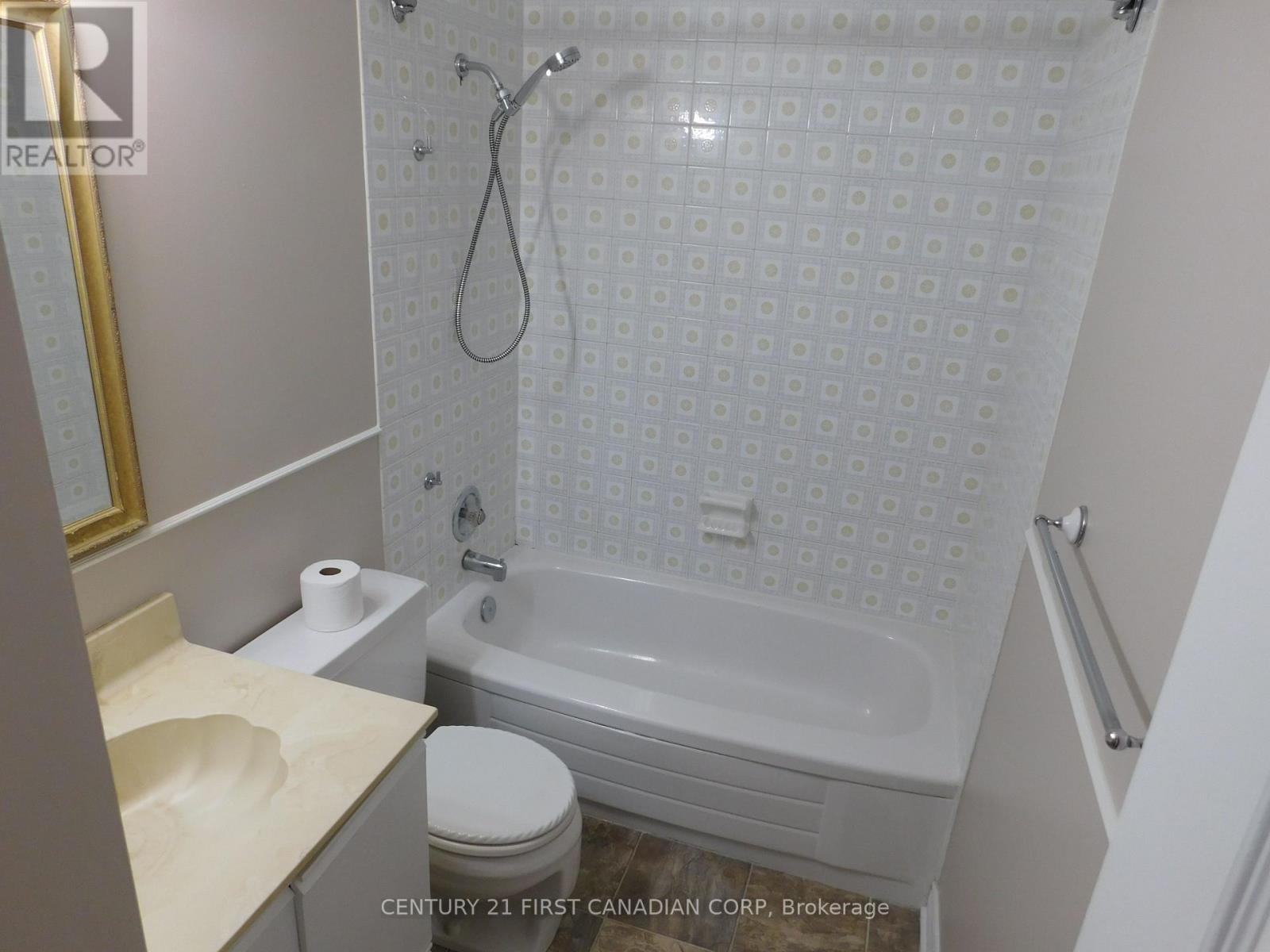 205 - 440 Central Avenue, London East, Ontario  N6B 2E5 - Photo 8 - X12774636