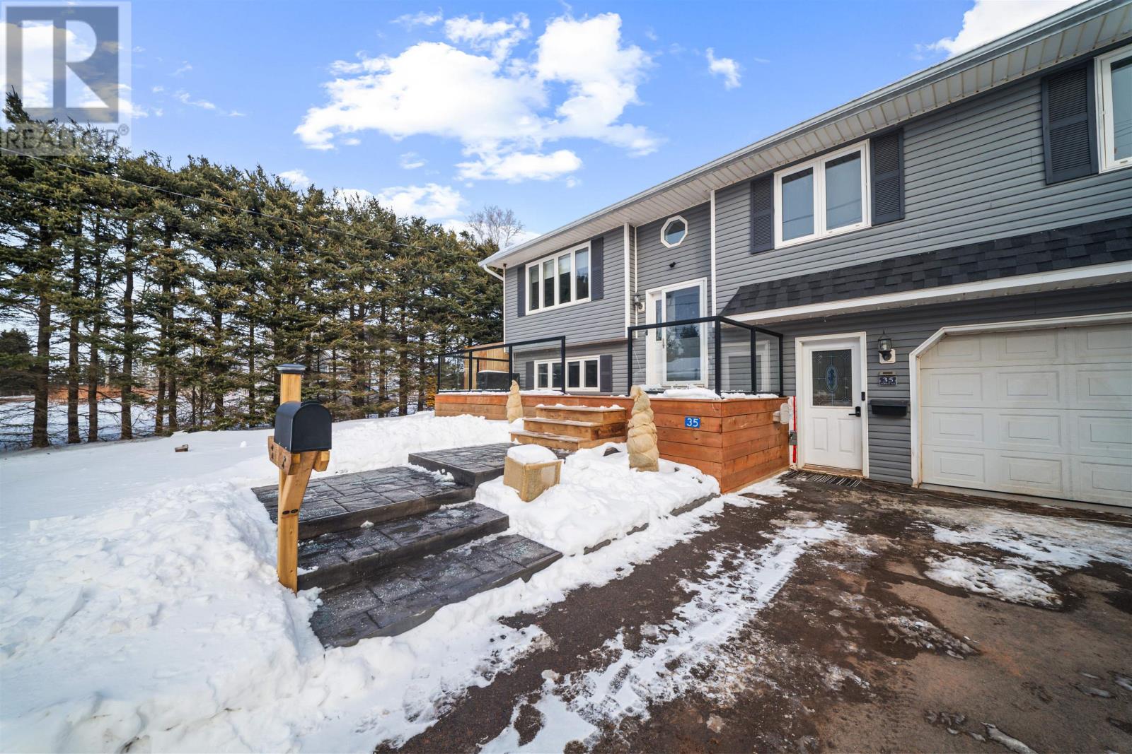 35 Fairway Avenue, Summerside, Prince Edward Island  C1N 5L8 - Photo 2 - 202602488