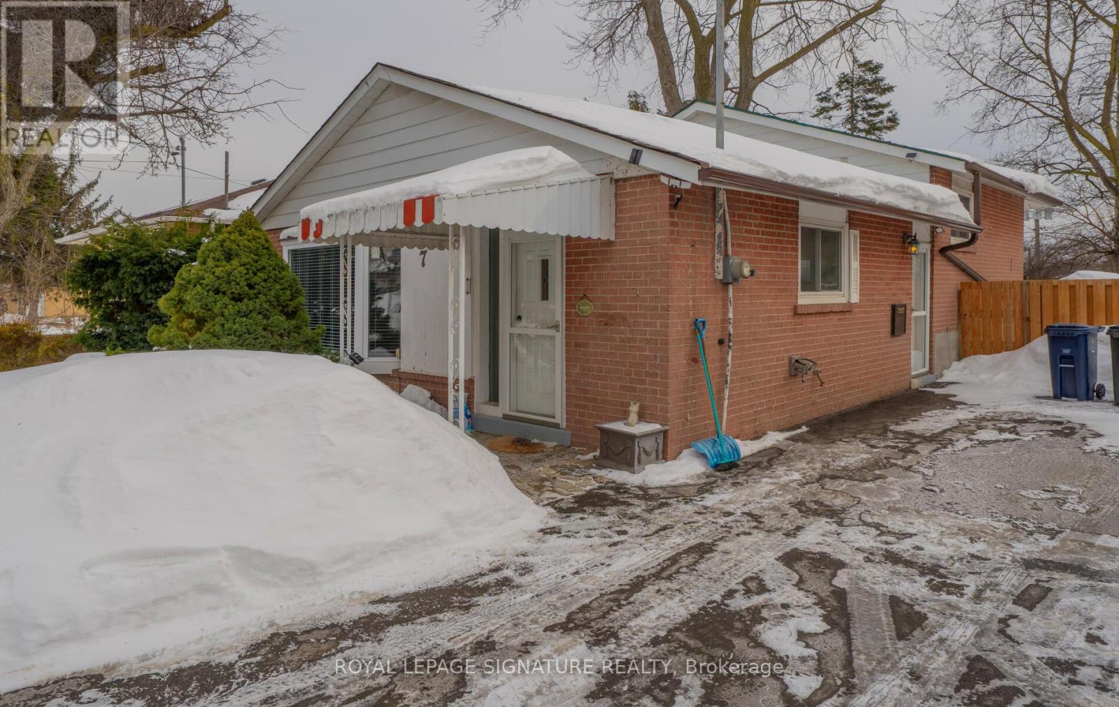 7 MOUNTLAND DRIVE, Toronto, Ontario