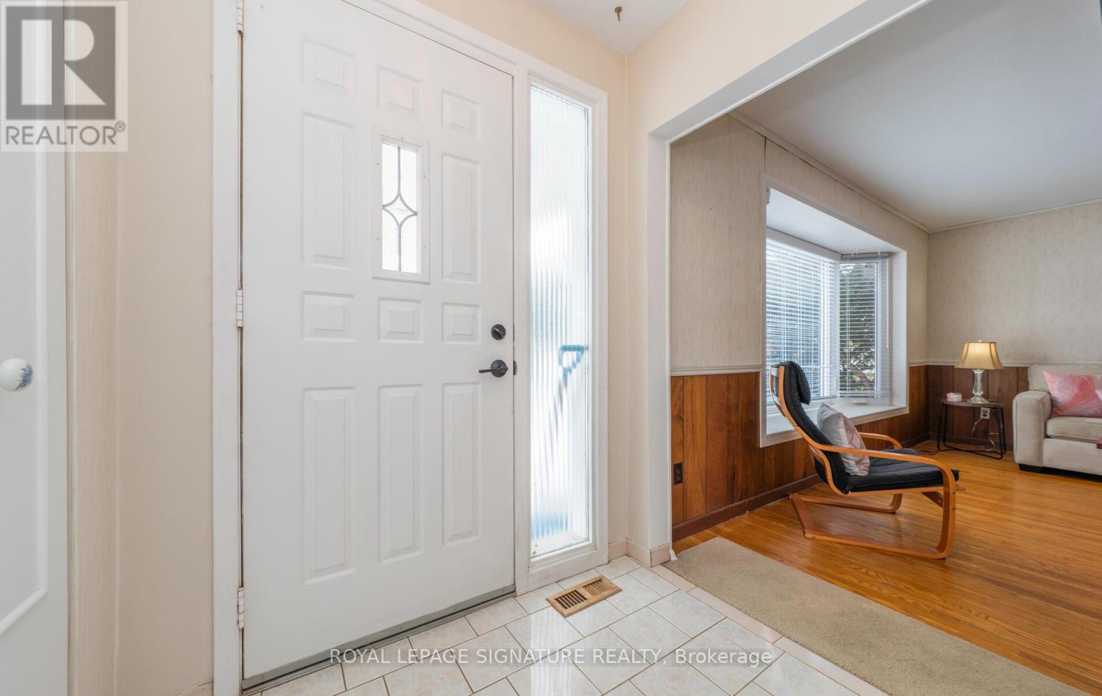 7 Mountland Drive, Toronto, Ontario  M1G 2N5 - Photo 4 - E12774378