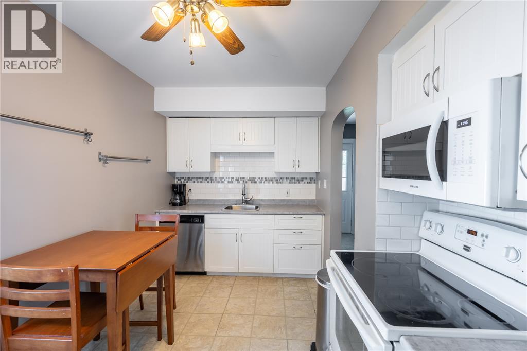 558 Kintail Street, Sarnia, Ontario  N7T 1Z1 - Photo 4 - 26002907