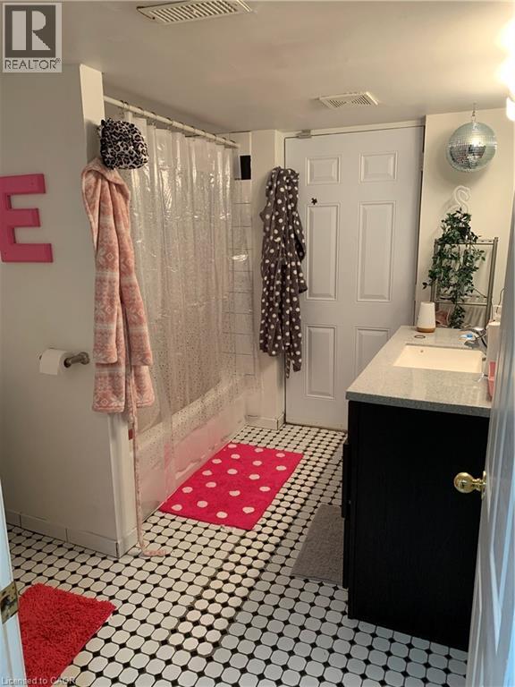 4 Mcdonald Avenue, London, Ontario  N6G 1B1 - Photo 14 - 40799629