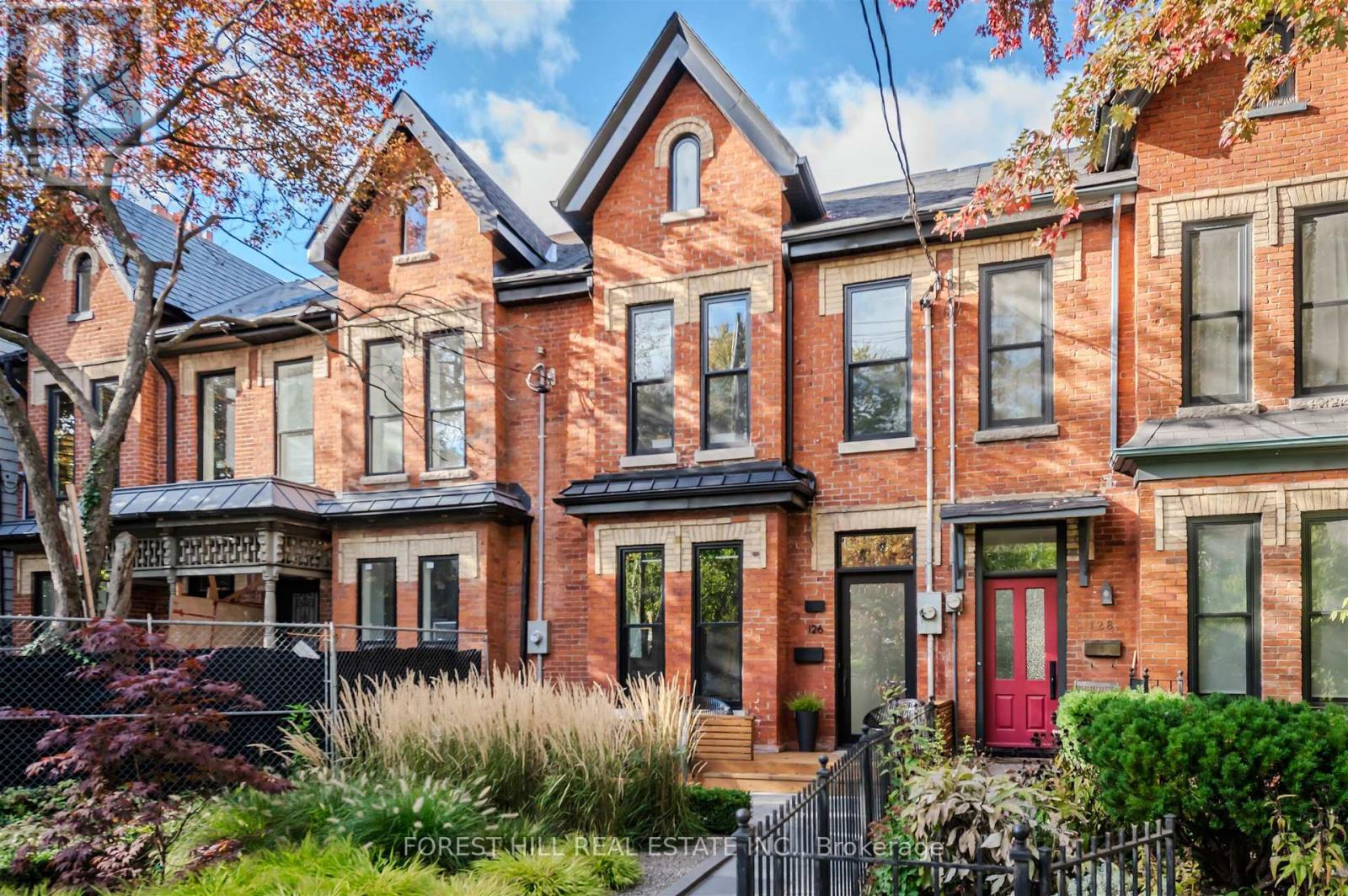 126 Robert Street, Toronto, Ontario  M5S 2K3 - Photo 2 - C12774642