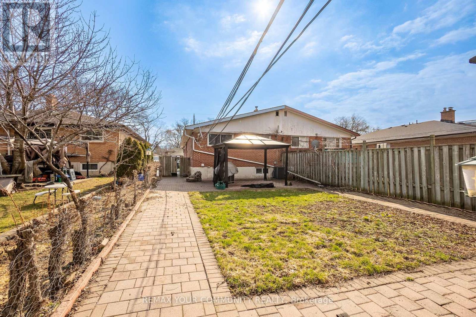 32 Marbury Crescent, Toronto, Ontario  M3A 2G2 - Photo 18 - C12774664