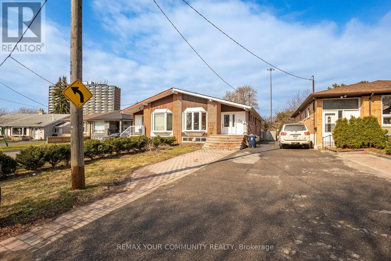 32 Marbury Crescent, Toronto, Ontario  M3A 2G2 - Photo 2 - C12774664