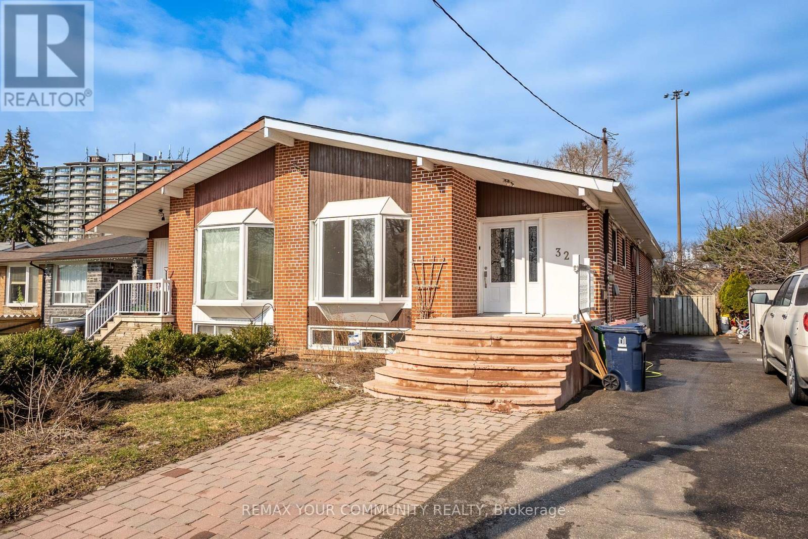 32 Marbury Crescent, Toronto, Ontario  M3A 2G2 - Photo 3 - C12774664
