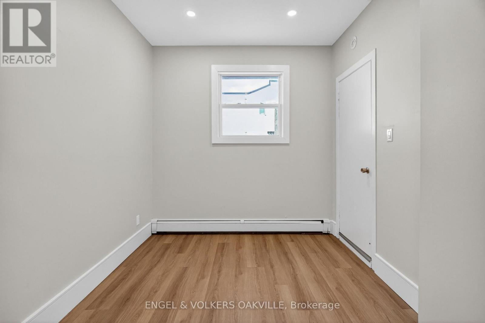 4 - 131 Lakeshore Road E, Oakville, Ontario  L6J 1H3 - Photo 13 - W12774574