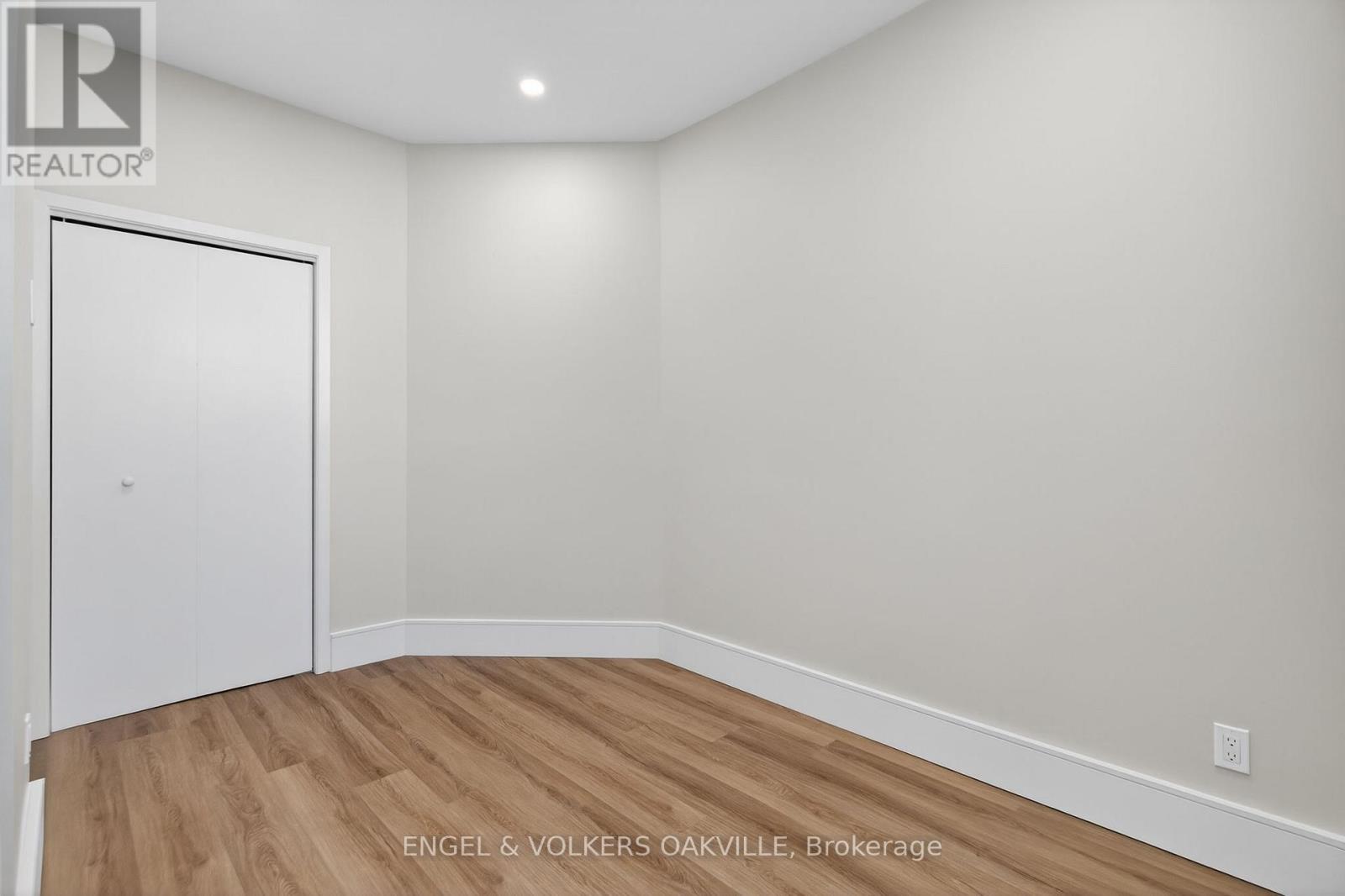 4 - 131 Lakeshore Road E, Oakville, Ontario  L6J 1H3 - Photo 15 - W12774574