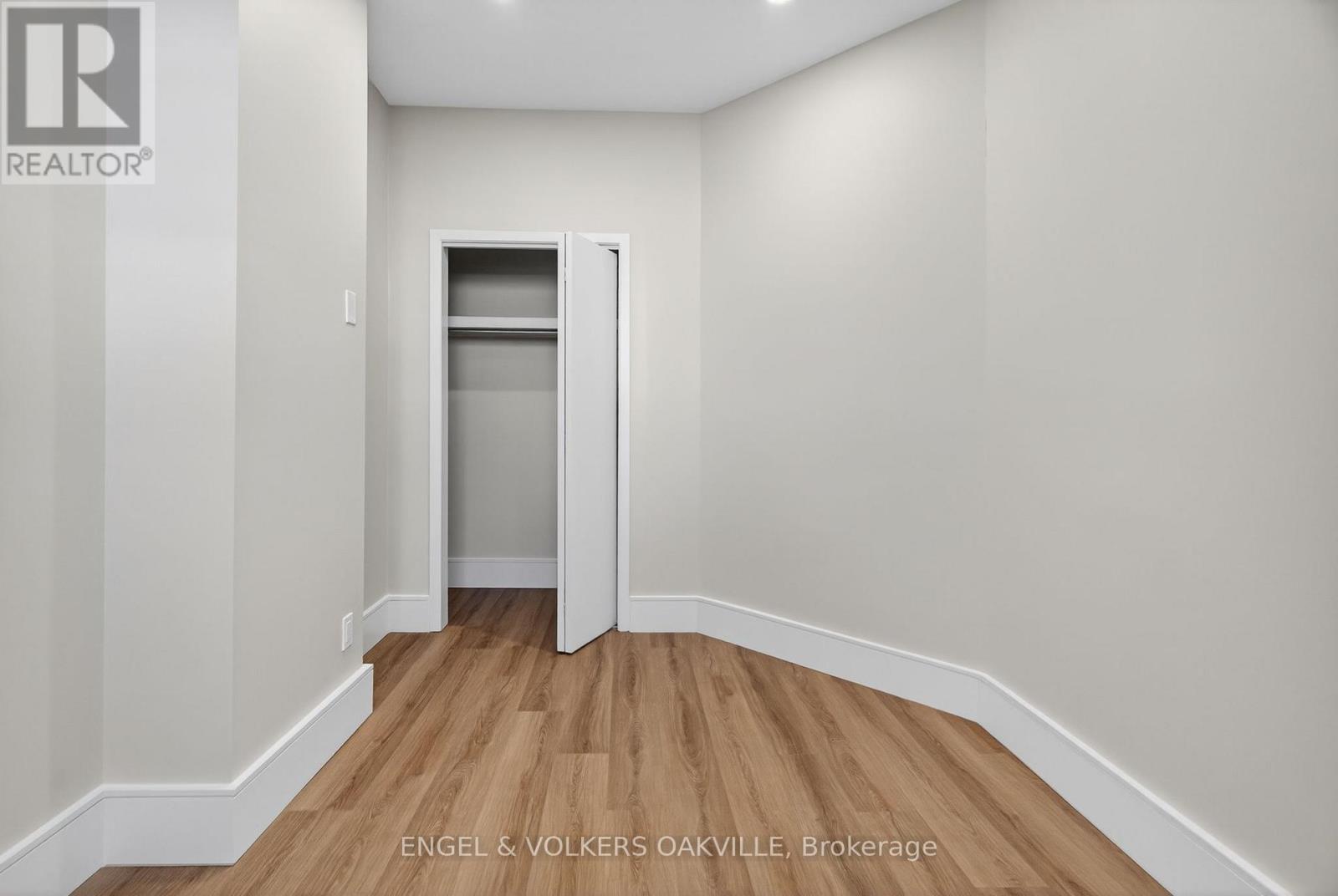 4 - 131 Lakeshore Road E, Oakville, Ontario  L6J 1H3 - Photo 16 - W12774574