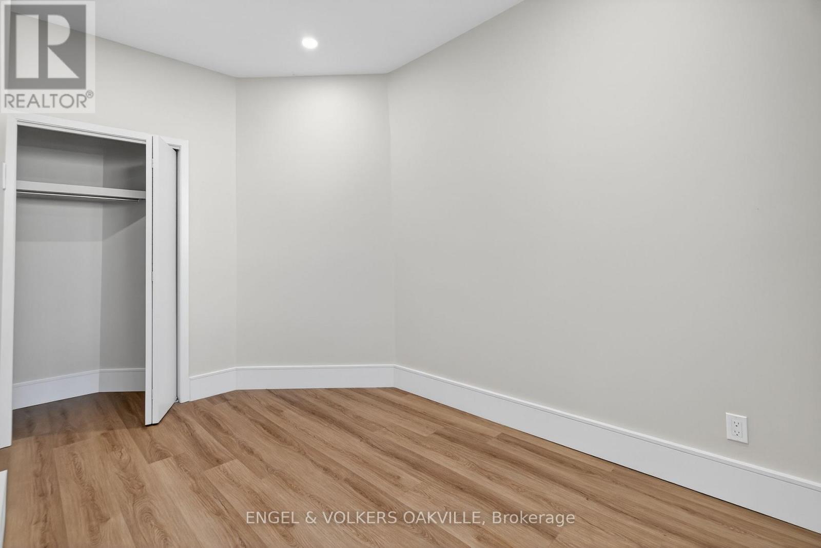 4 - 131 Lakeshore Road E, Oakville, Ontario  L6J 1H3 - Photo 17 - W12774574