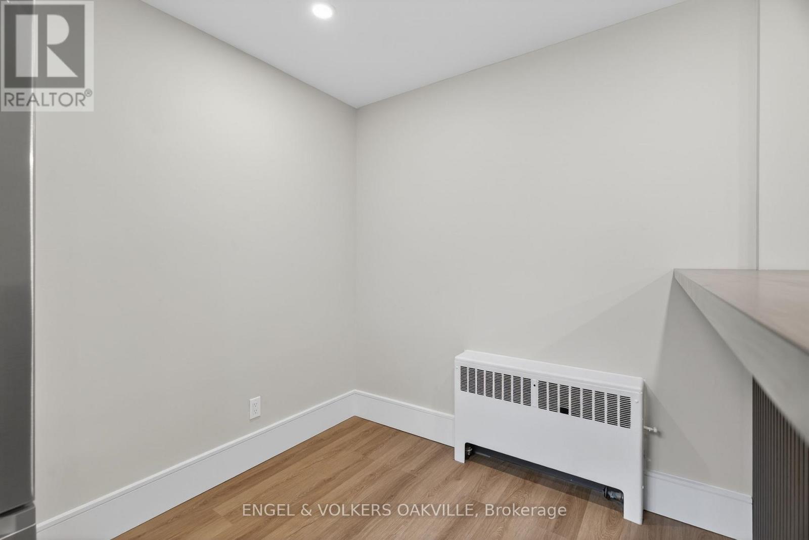 4 - 131 Lakeshore Road E, Oakville, Ontario  L6J 1H3 - Photo 19 - W12774574