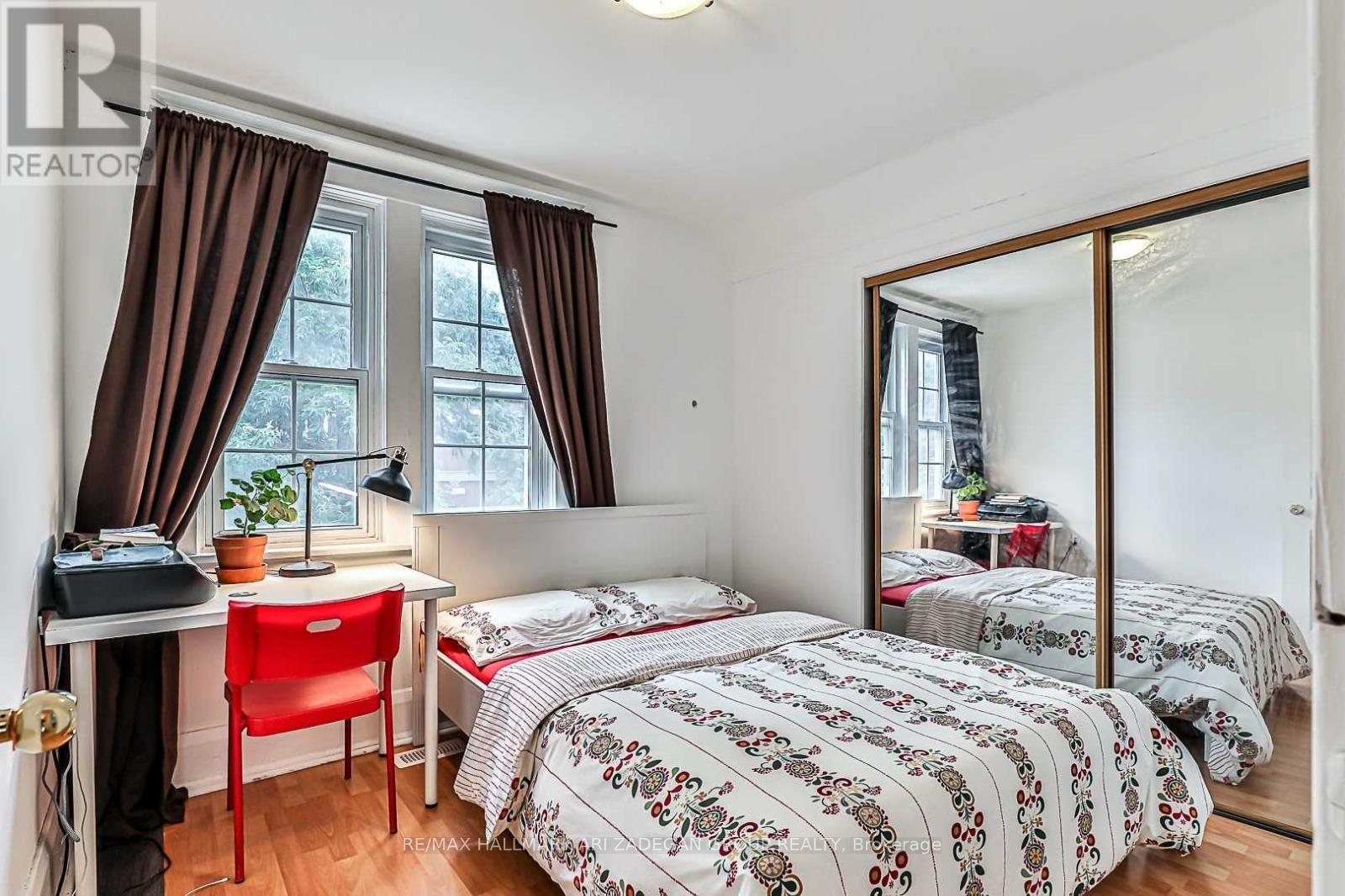 Entire Home - 75 Fairfield Avenue, Toronto, Ontario  M8W 1R6 - Photo 13 - W12774588