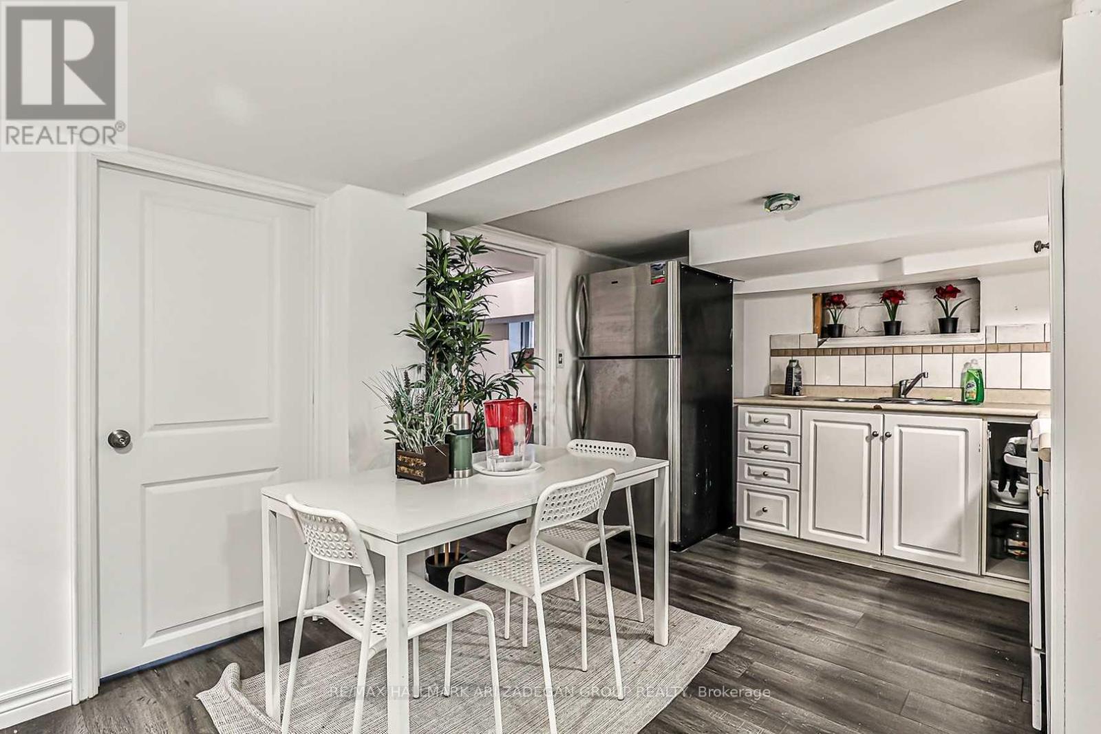 Entire Home - 75 Fairfield Avenue, Toronto, Ontario  M8W 1R6 - Photo 16 - W12774588