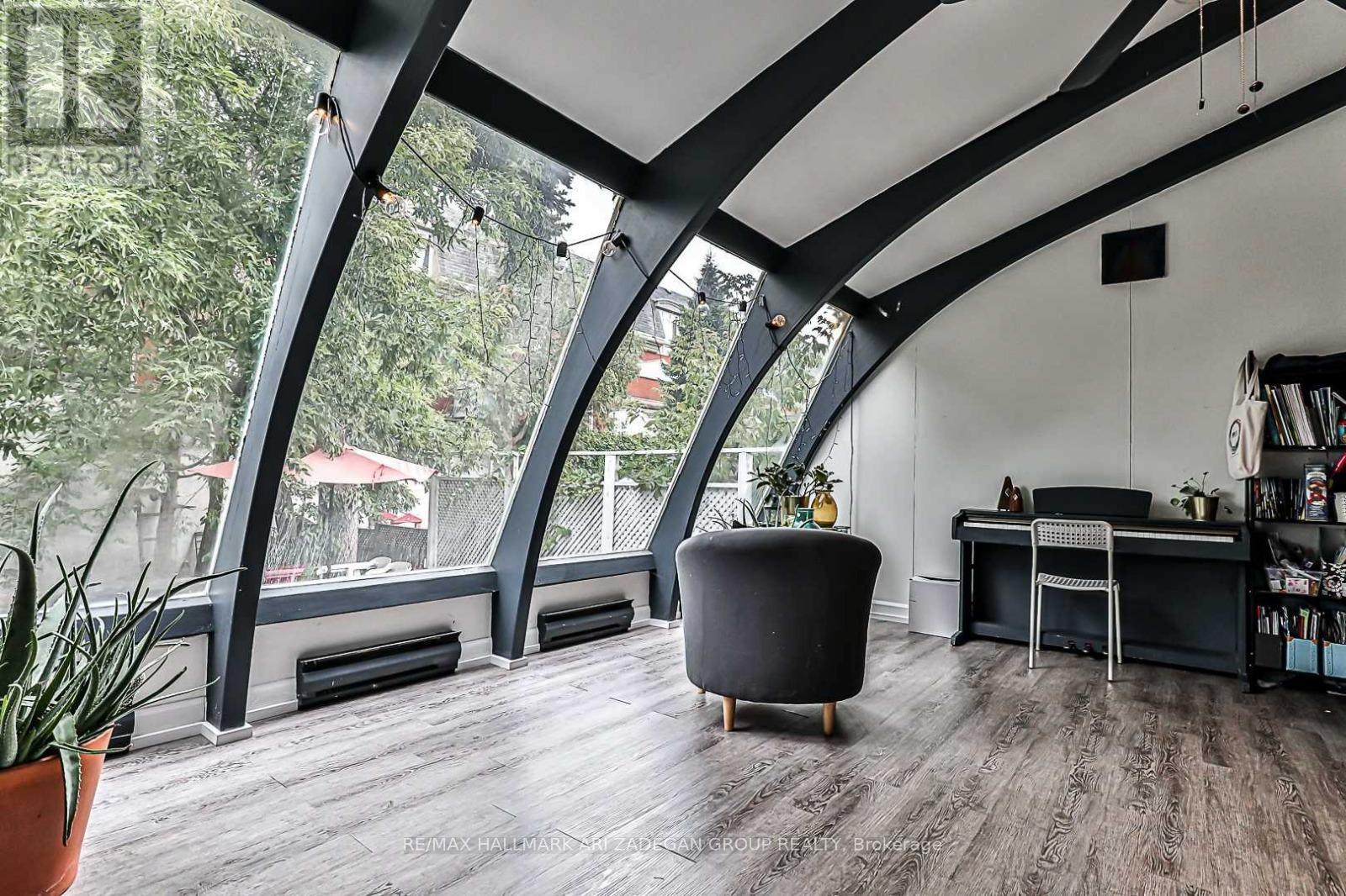 Entire Home - 75 Fairfield Avenue, Toronto, Ontario  M8W 1R6 - Photo 6 - W12774588