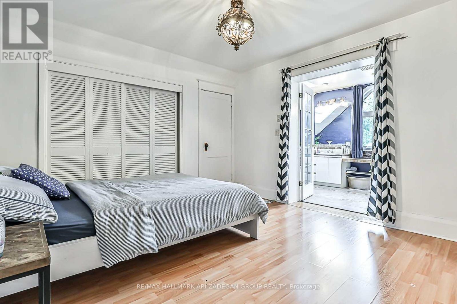 Entire Home - 75 Fairfield Avenue, Toronto, Ontario  M8W 1R6 - Photo 9 - W12774588