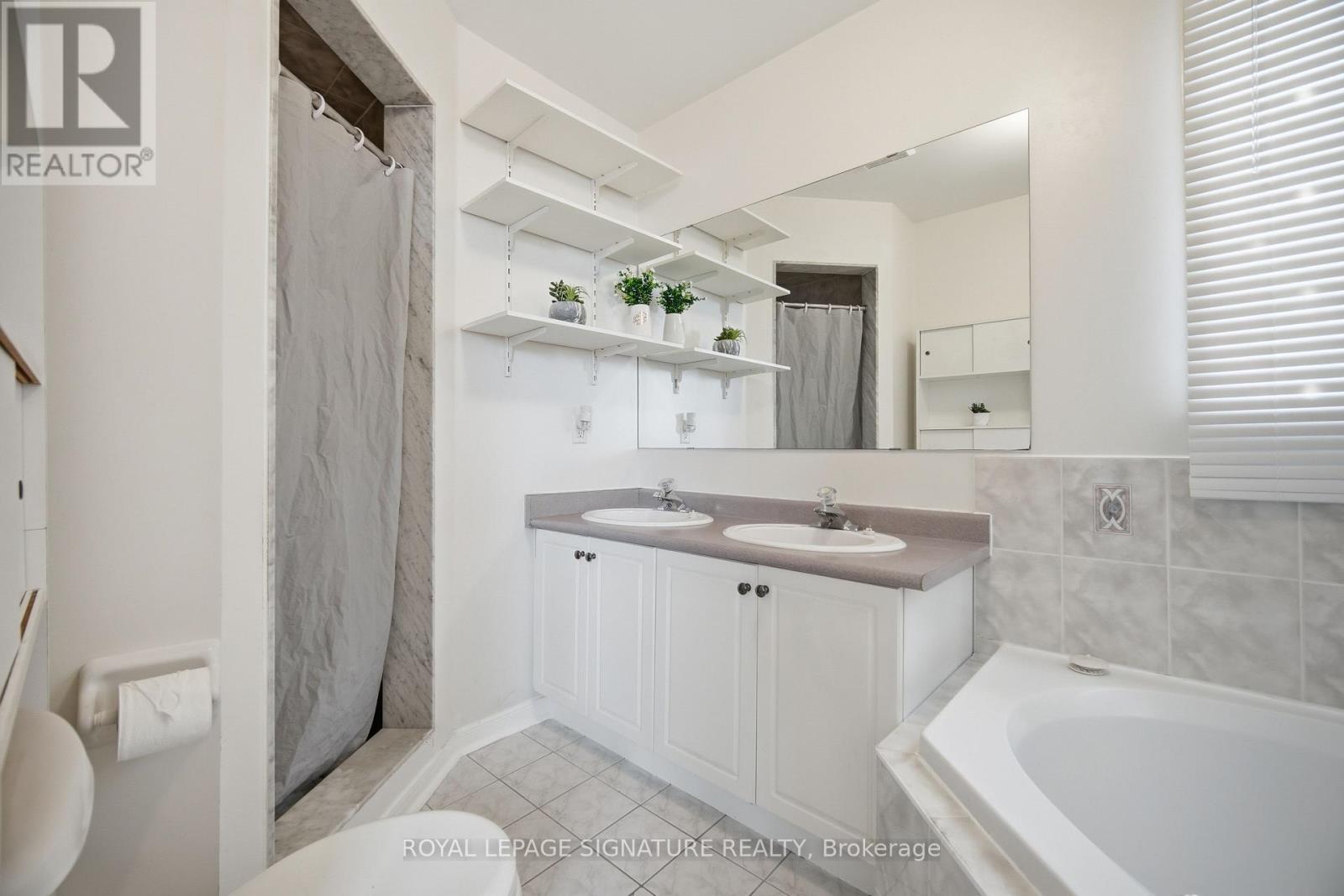 6526 Song Bird Crescent, Mississauga, Ontario  L5W 1E1 - Photo 28 - W12774634