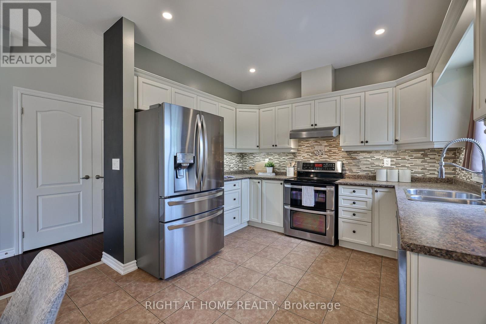 823 Greenly Drive, Cobourg, Ontario  K9A 0C6 - Photo 14 - X12774562