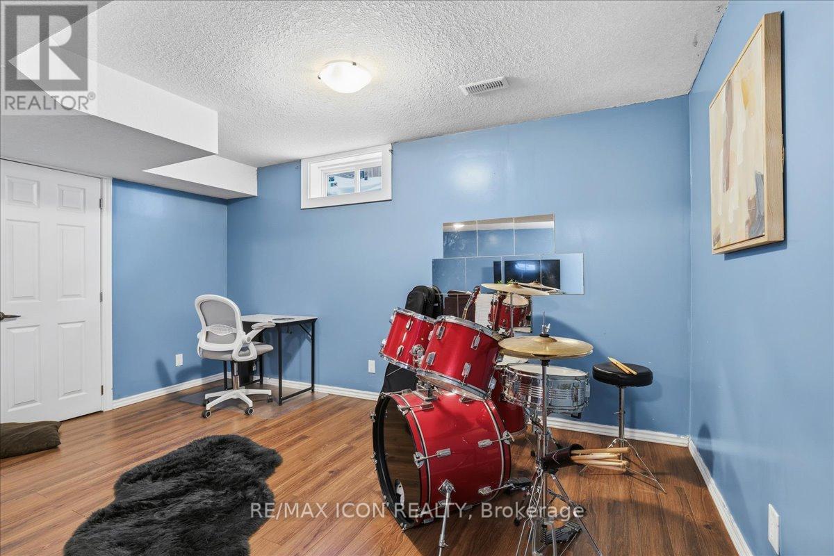 361 Sienna Crescent, Kitchener, Ontario  N2R 1T8 - Photo 27 - X12774624