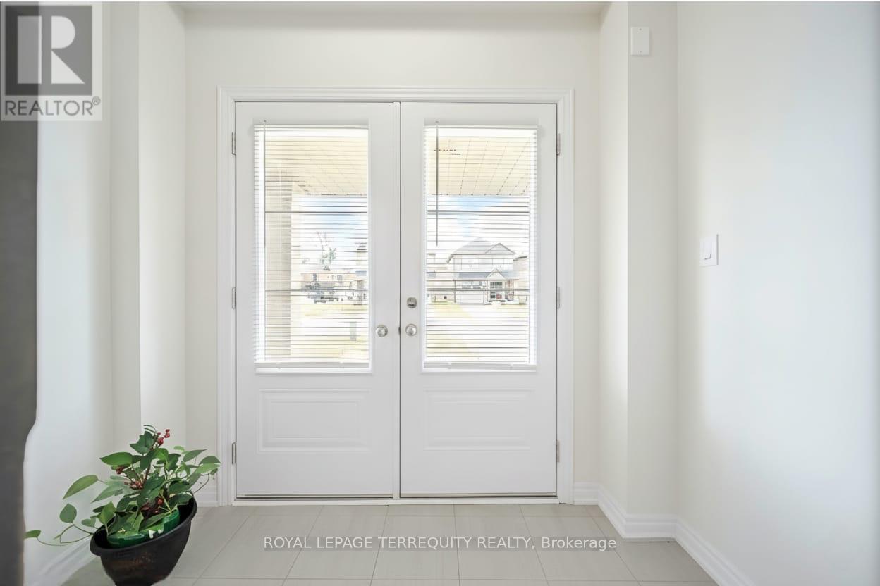 44 Cottonwood Crescent, Welland, Ontario  L3B 0J4 - Photo 4 - X12774682