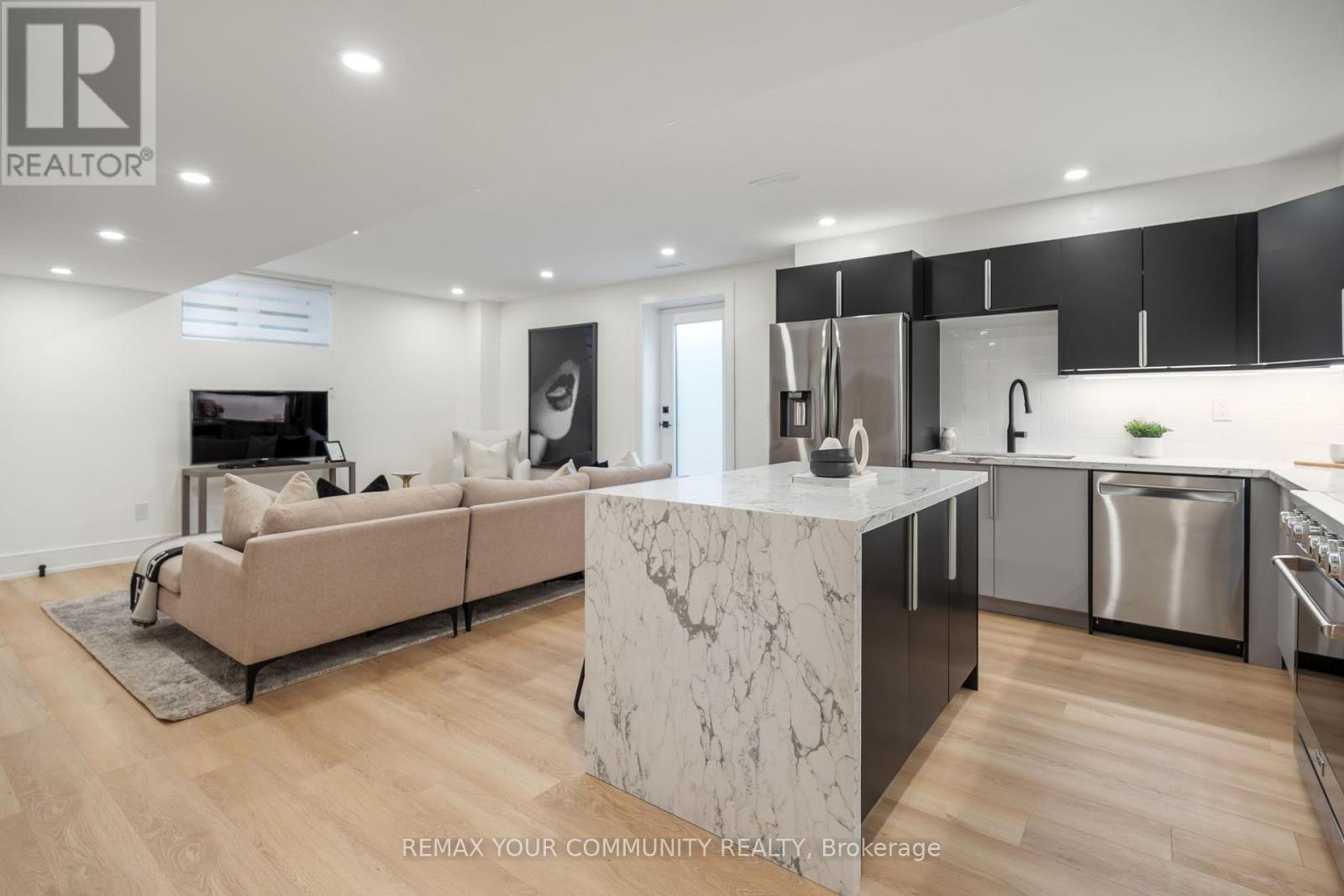 14 Ranwood Drive, Toronto, Ontario  M9N 3E9 - Photo 40 - W12760756